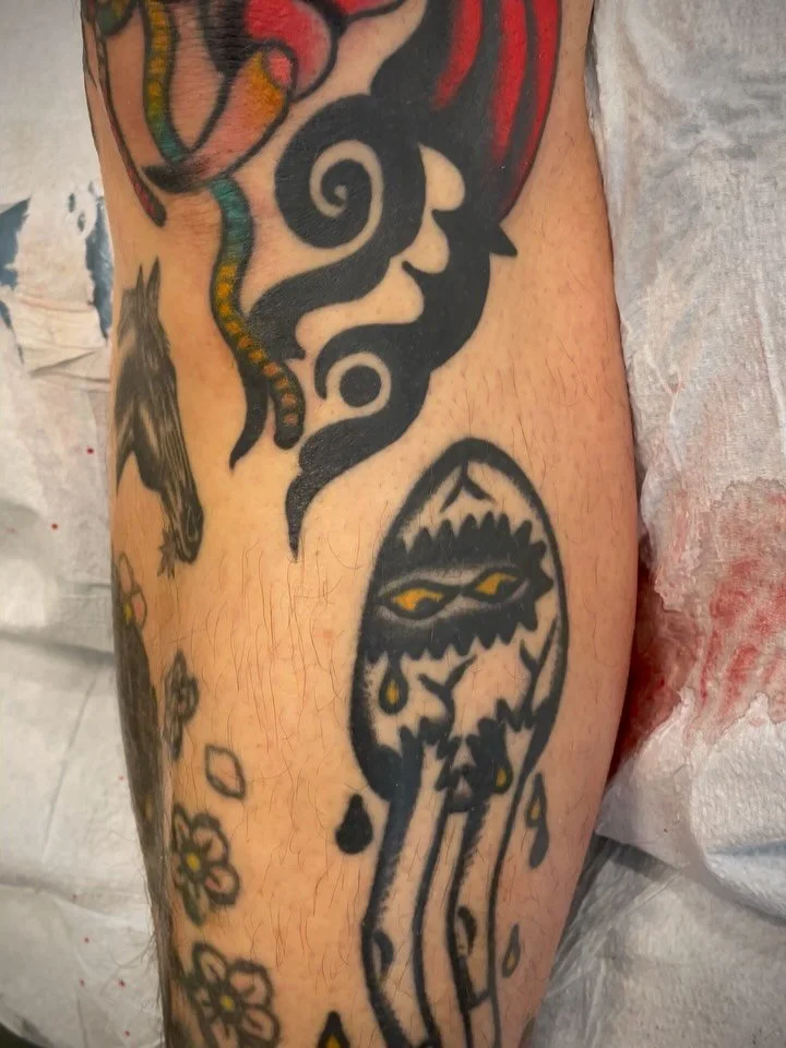 Knee job for my pal, RJ. Some healed, some fresh. This may be my favourite knee tattoo that I&rsquo;ve done so far. Swipe for a couple still shots and as always, thanks for looking.