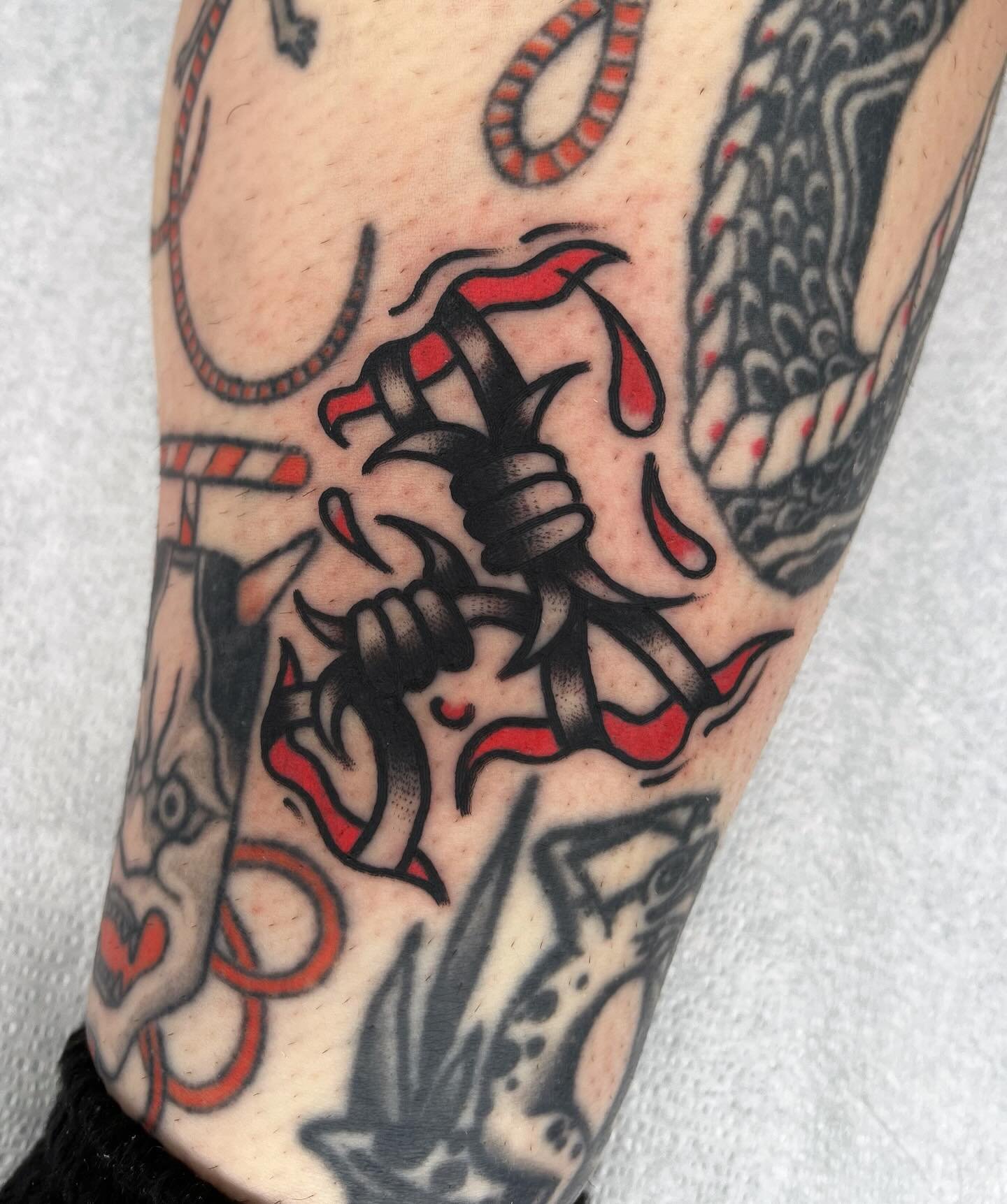 Barb + Plant 🌱 
A true Vanitas indeed 
.
.
.
#tattoo