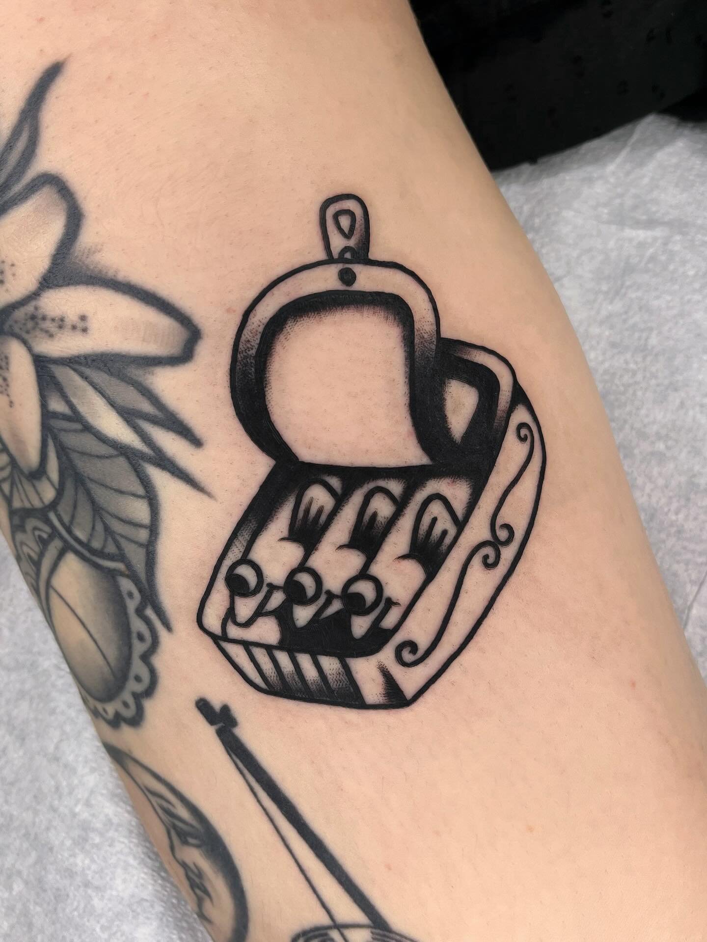 Thanks For Getting Tattoos ✌️
Dm to book!