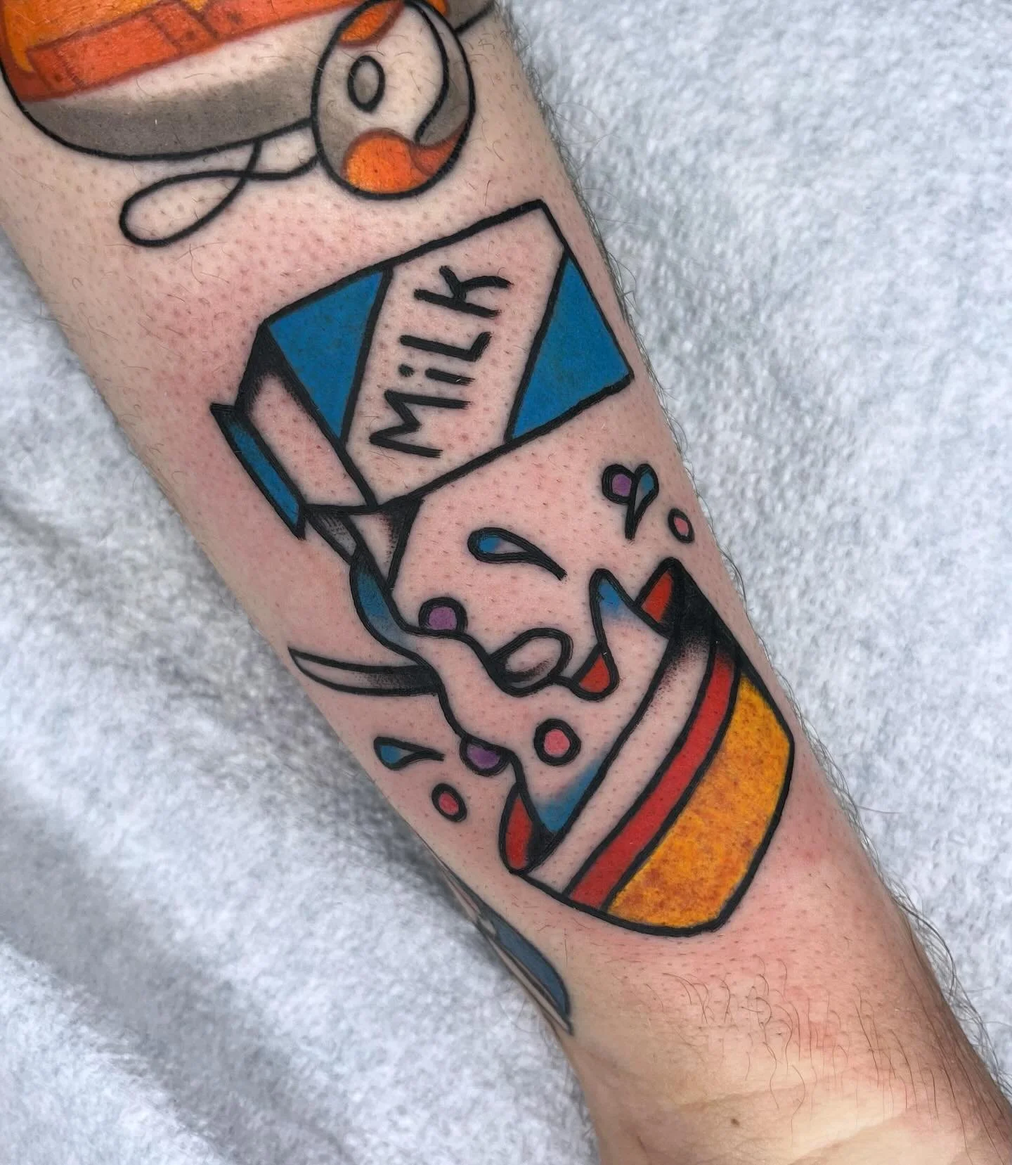 Cool Saturday 🥛 🍎 
.
.
.
#tattoo