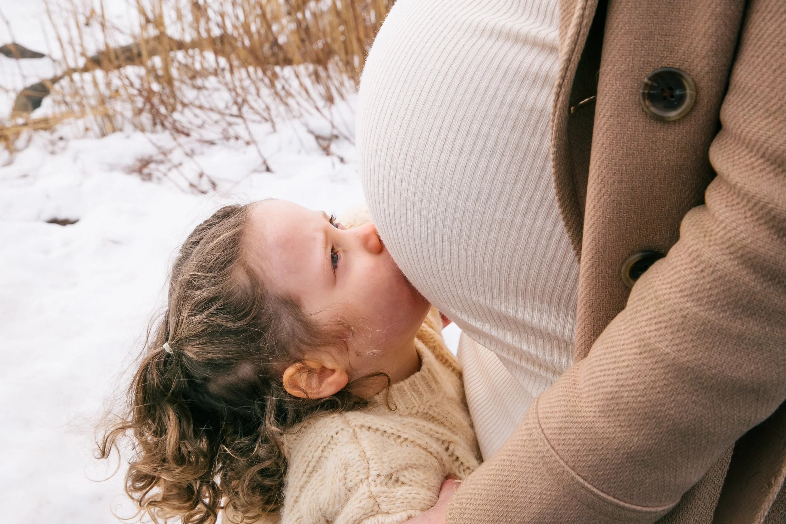 Lisa-white-photography-maternity-outdoors.jpg
