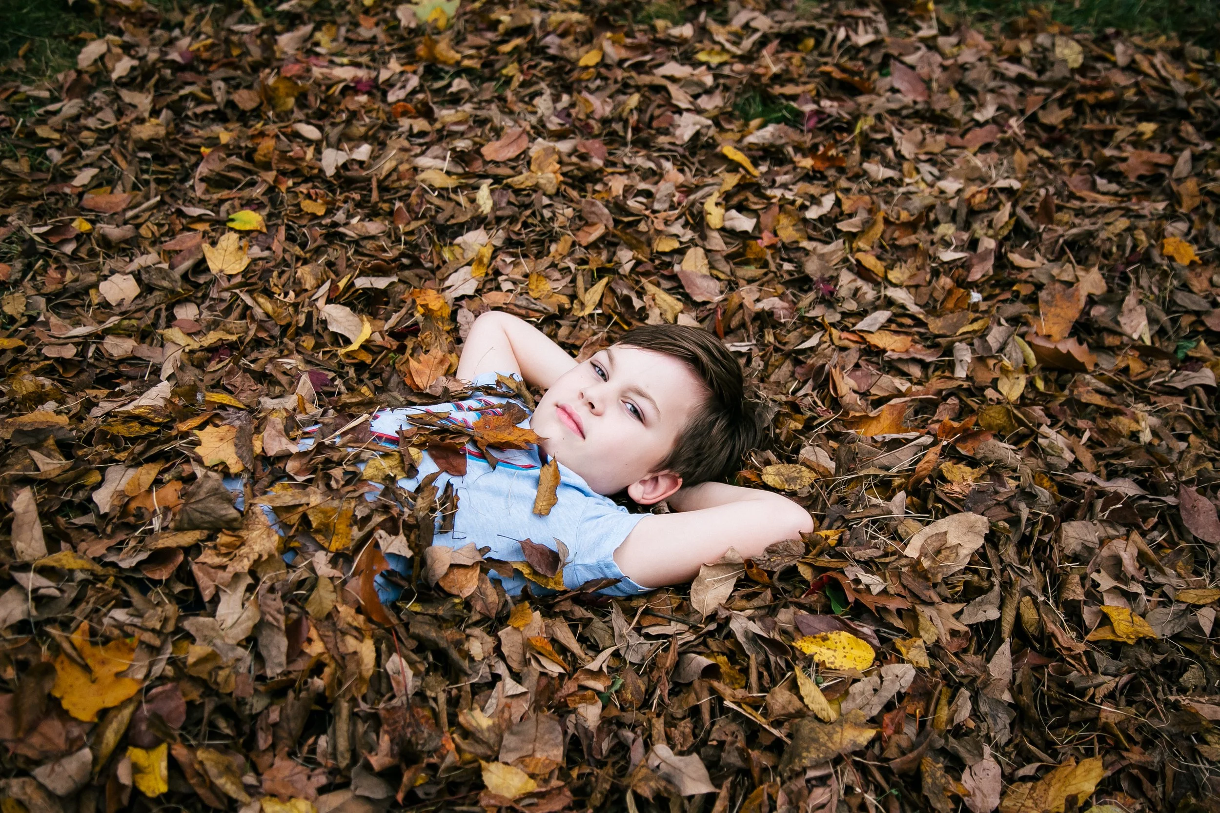 nj-fall-family-photos-in-a-pile-of-leaves.jpg
