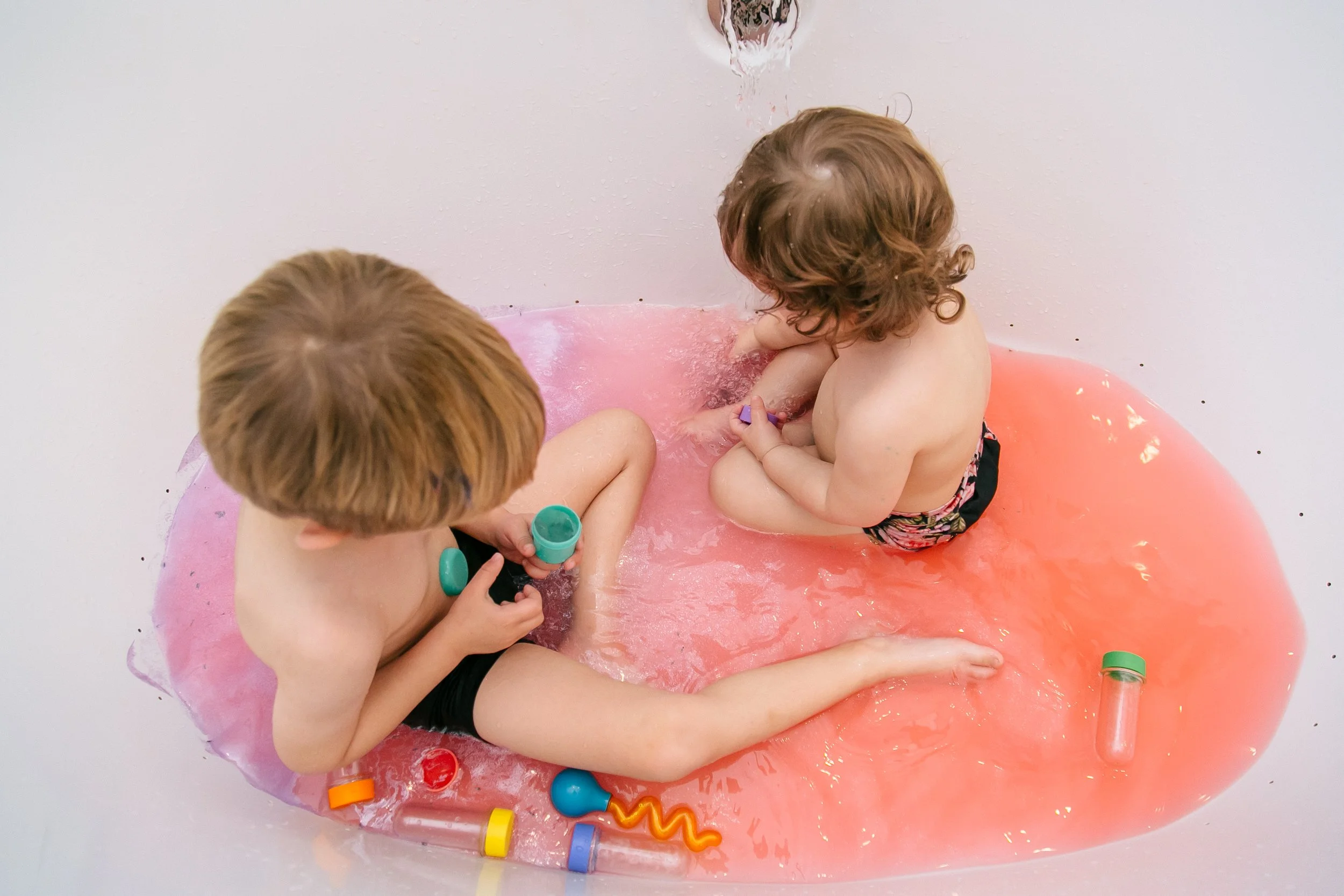 lisa-white-photo-kids-playing-in-bathtub-lifestyle-photos.jpg