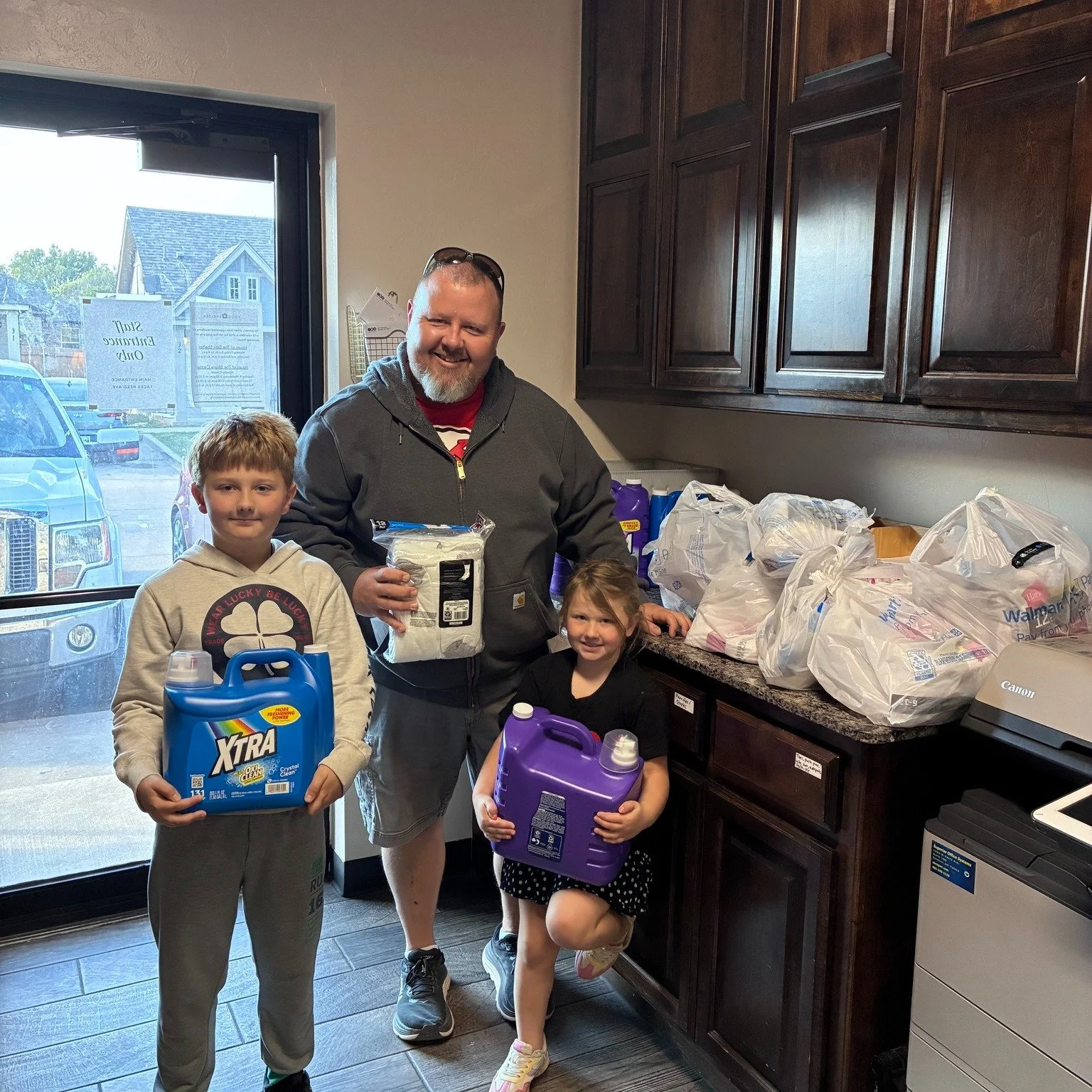 Some old friends stopped by and brought us some wonderful gifts! 🤩🎉 THANK YOU, Jeremiah, Baylor, and Bristol, for the socks, laundry soap, and several pounds of Blue and Gold! 😍 Our friends will put it to good use. We appreciate it! 🥰
