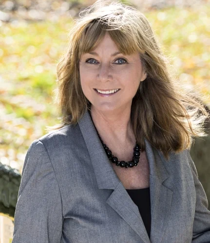 Monique Howat 1A.jpg