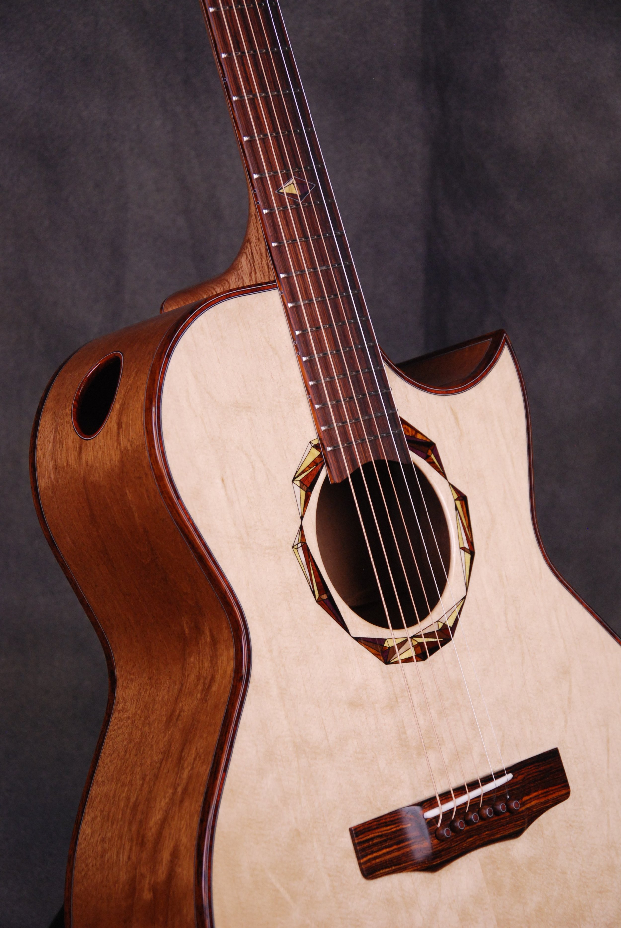 S/N 424 - Ambient Figured Honduran Mahogany Back & Sides, Bearclaw Sitka Top