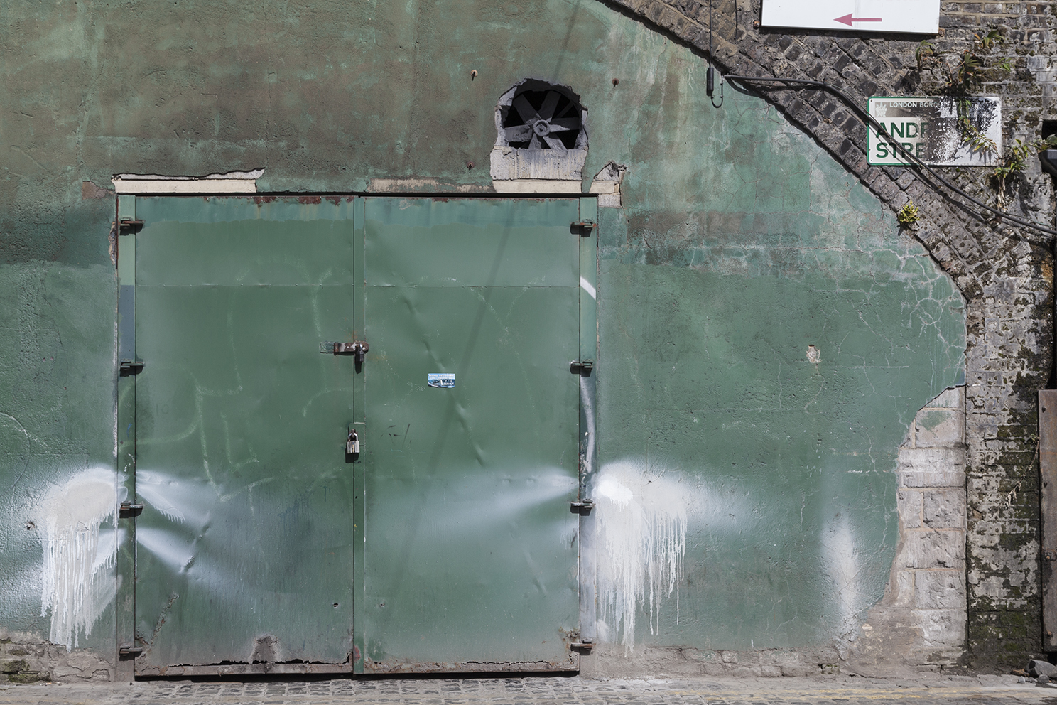 Andre St, Railway Arches, 2014, 40x 60 cm, limited edition 1/7 giclee print 
