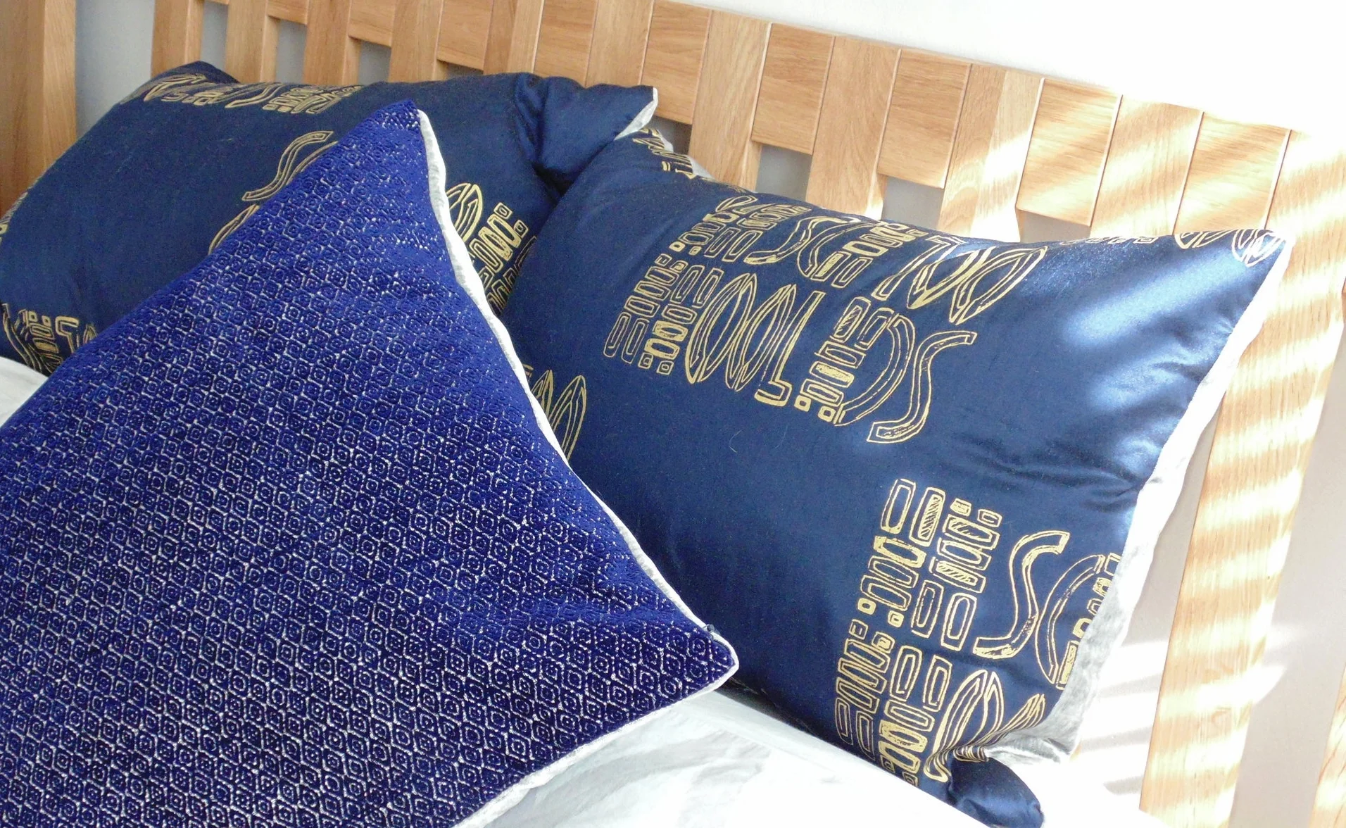 Comfy bedroom cushions