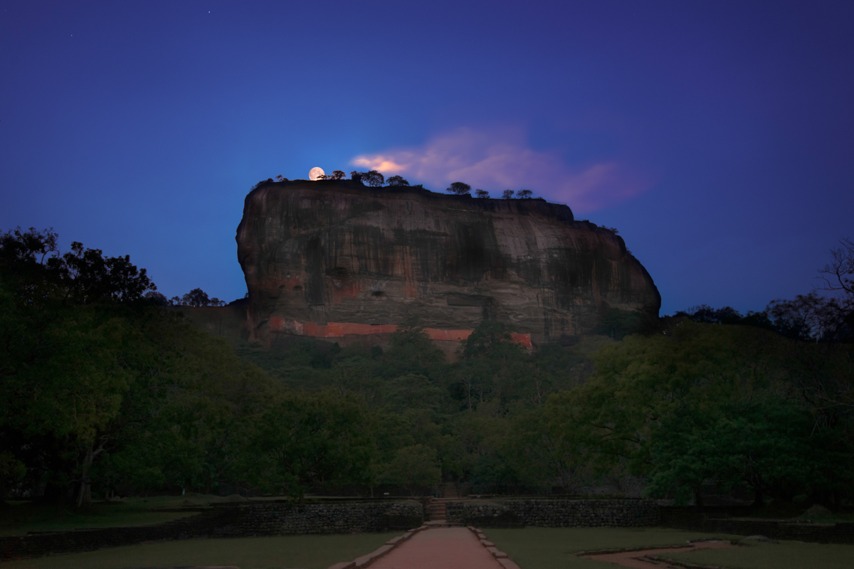 Sigiriya-moon-upload-801-BrandingFree-MidRes.jpg