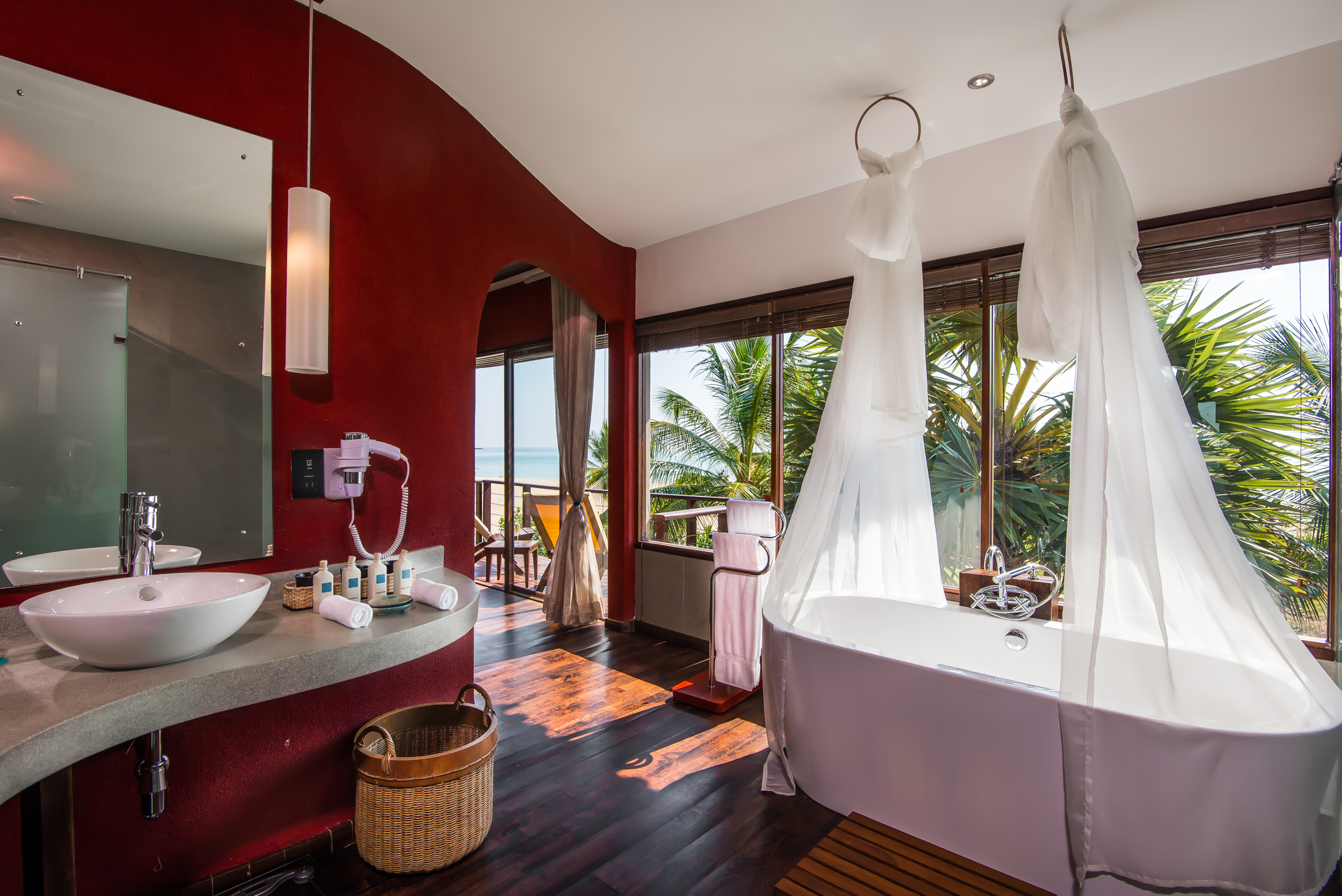 UgaBay-BeachVilla-Bathroom-BrandingFree-MidRes.jpg