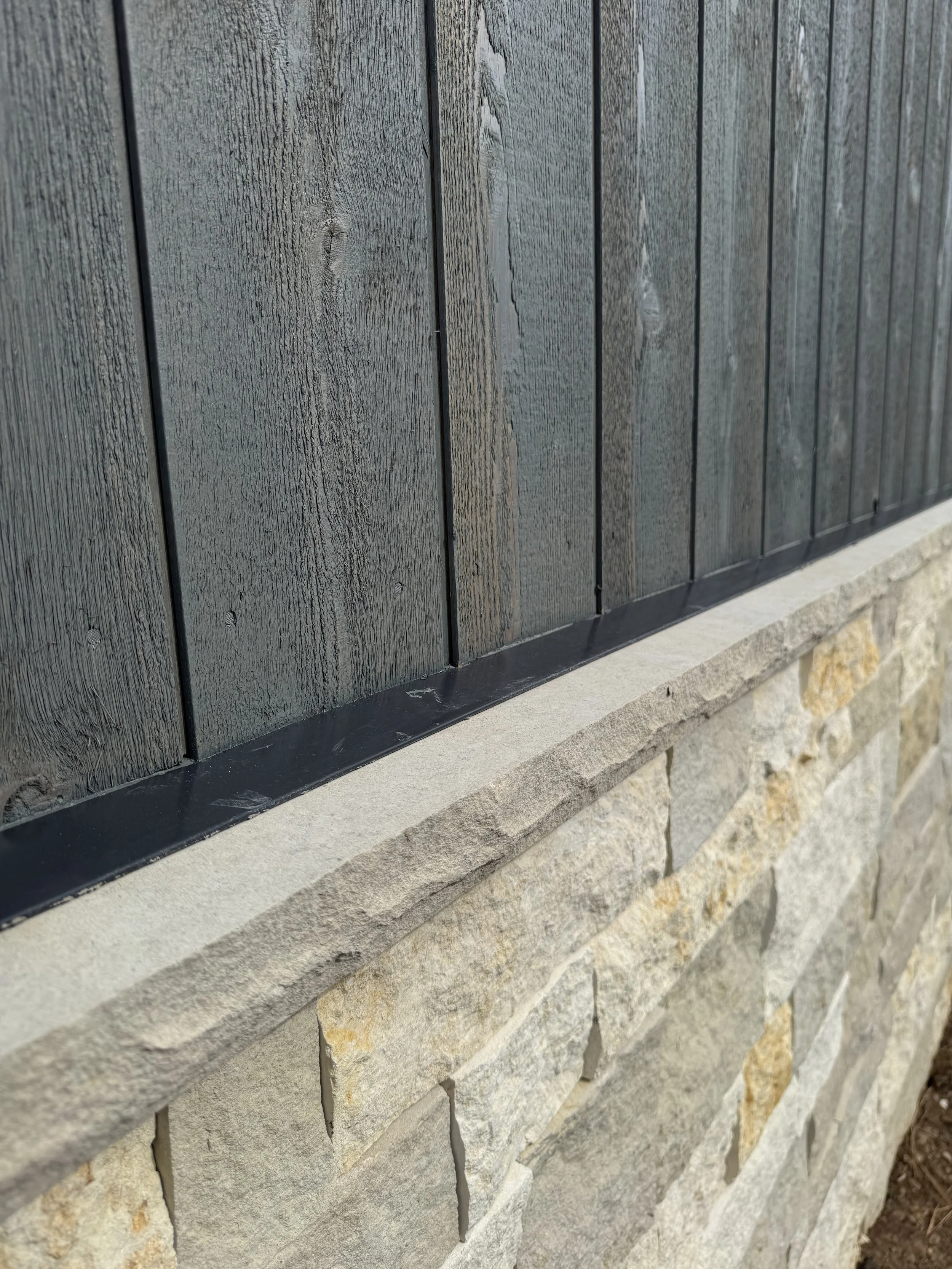 Buff Wainscoting Sill with a Rock Face and Hamptons Estate Thin Veneer 