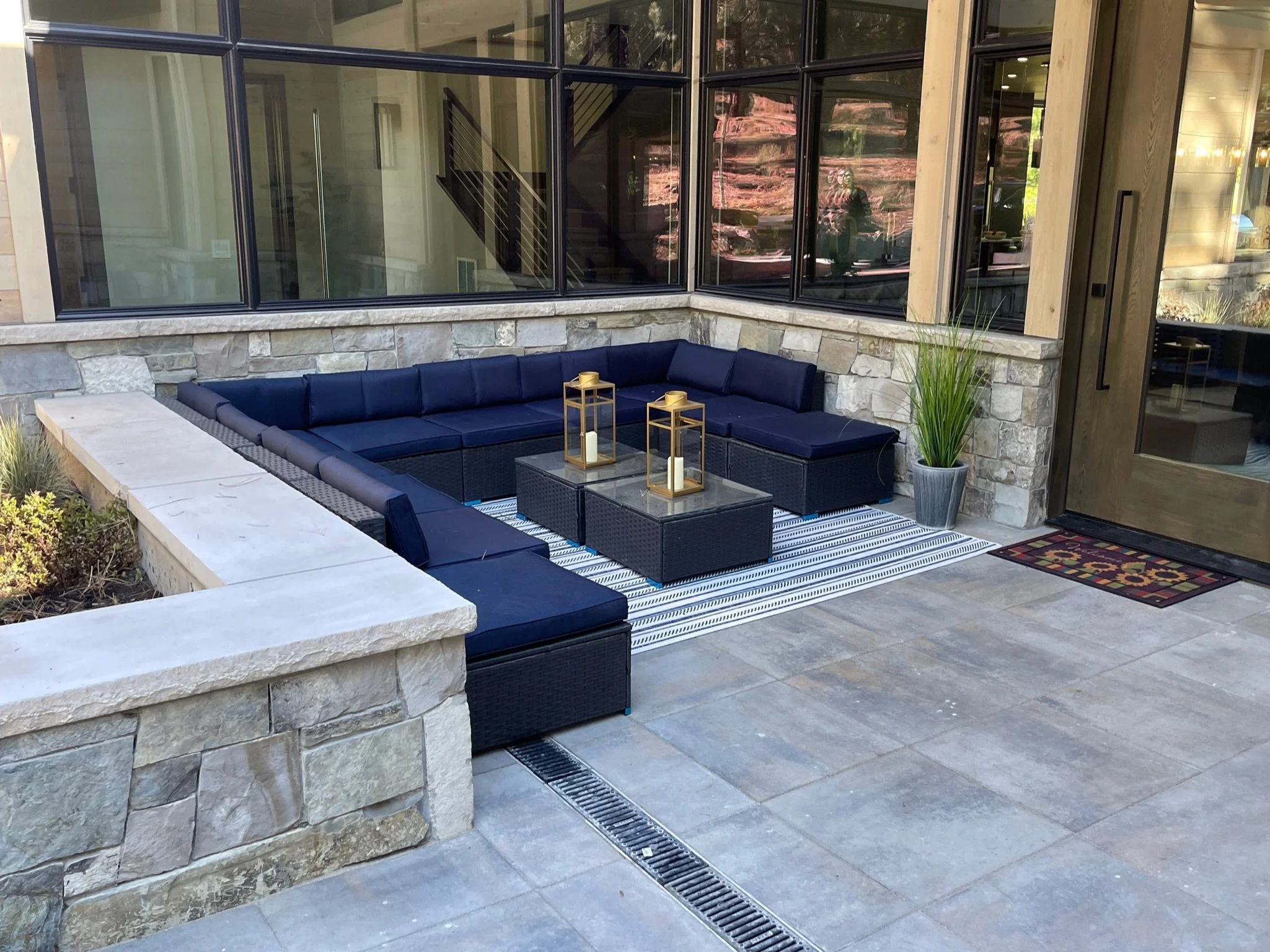 INDIANA LIMESTONE CAPS AND CANYON RIVER FULL VENEER