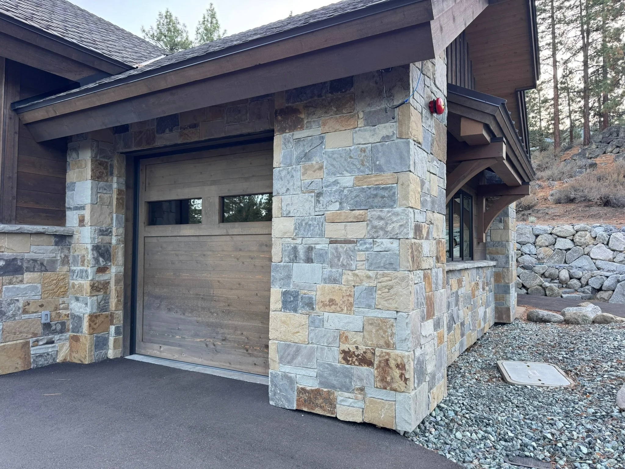 Aspen Estate Full-Veneer and Silver Mountain Cap