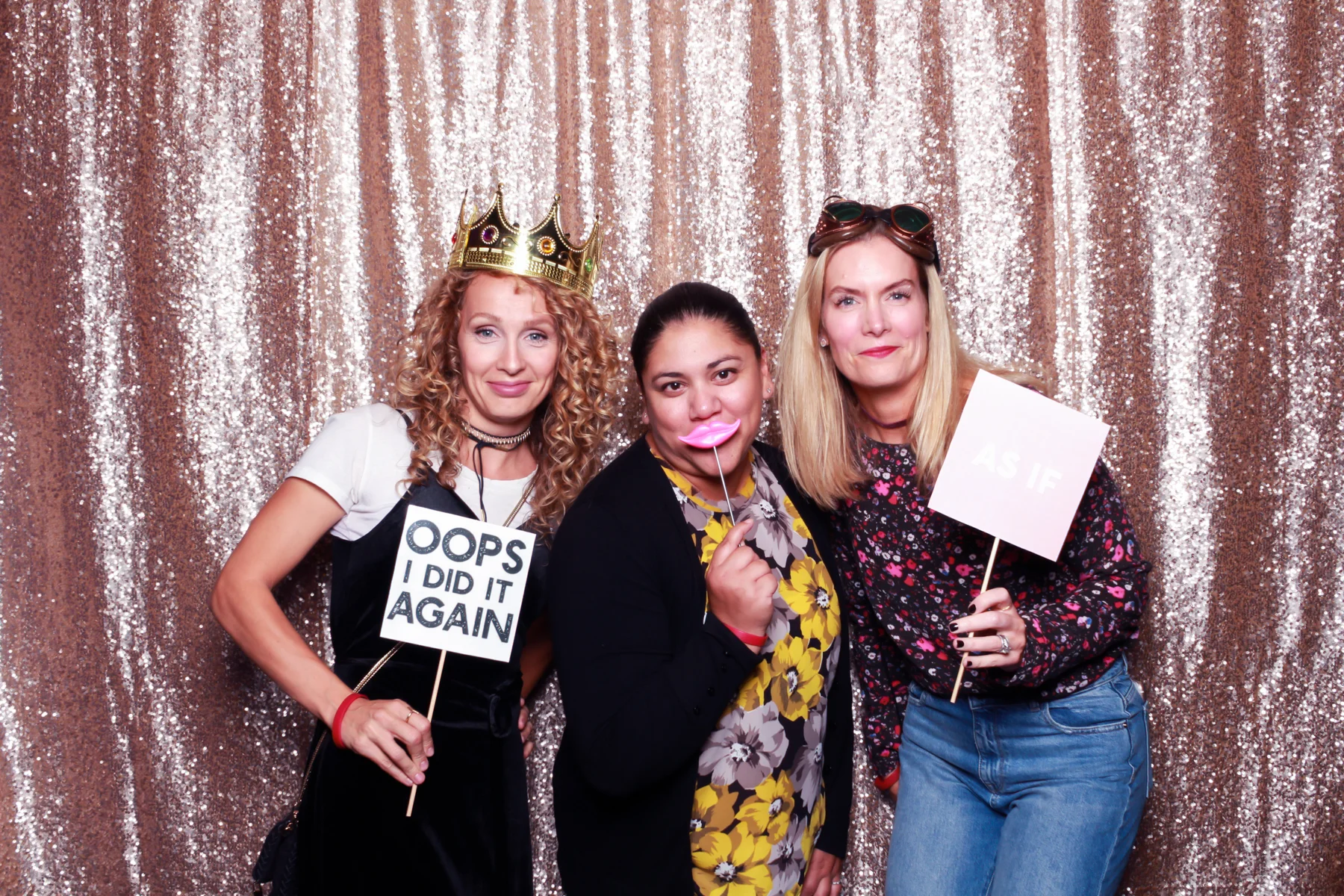 Kirsty of The Kirsty Files with Jenn Lovin on What Jenn Wore with guest at the Unzipped party