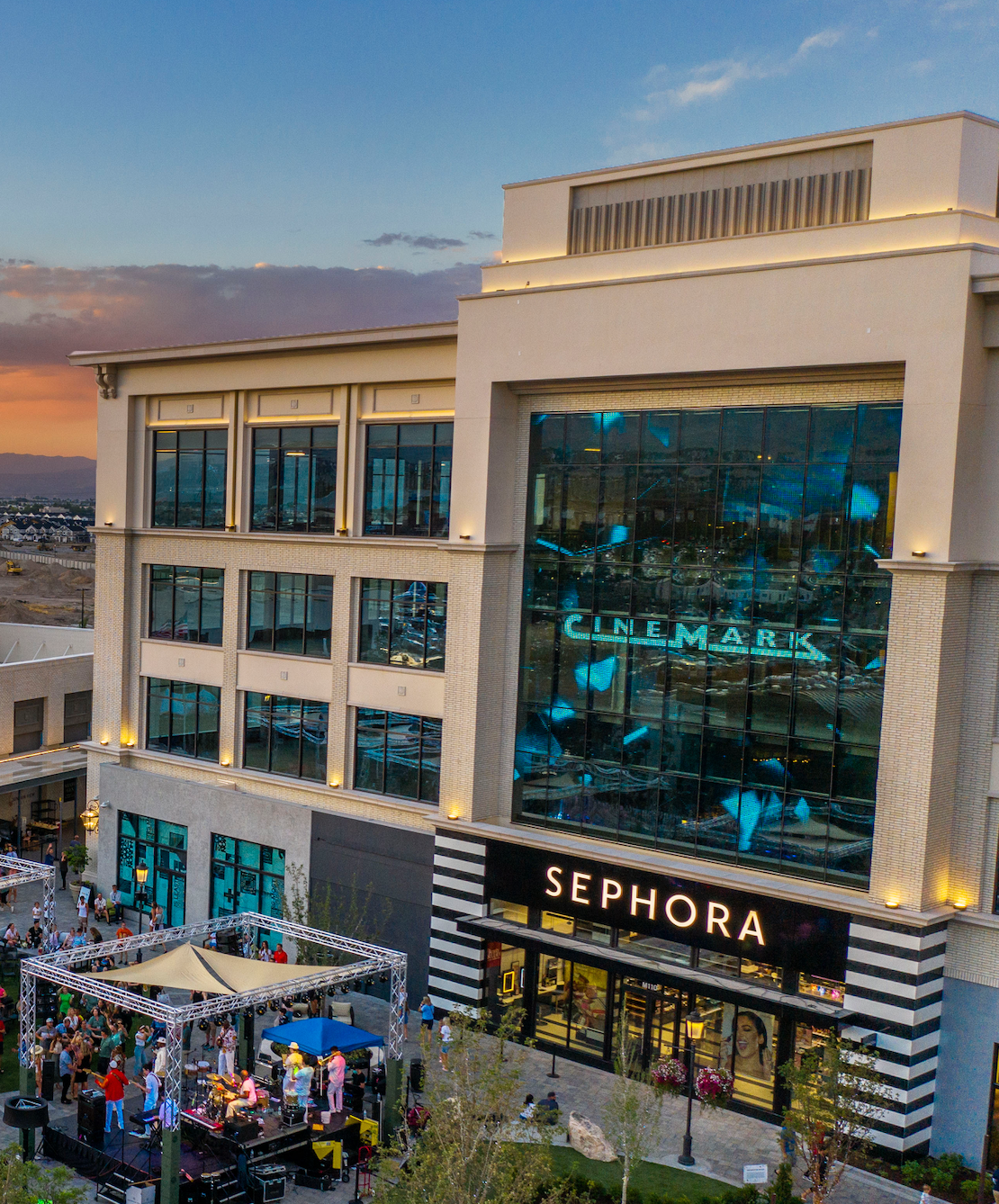 Mountain View Village 2023 Summer Events Guide 