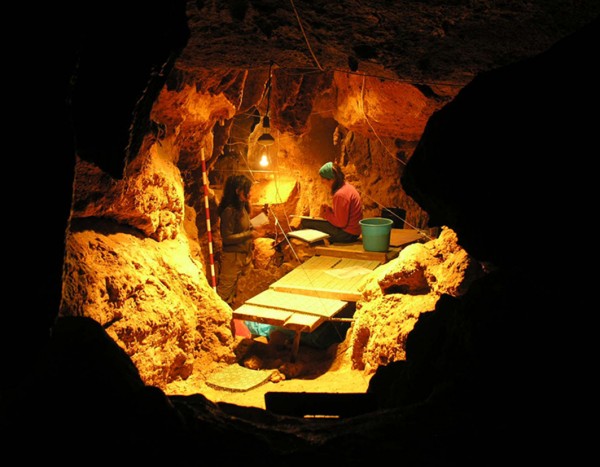 RESEARCHERS IN EL SIDRON CAVE