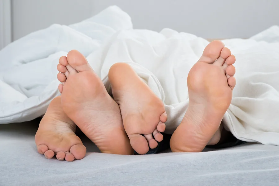 bigstock-Feet-Of-Couple-In-Bed-89422334.jpg