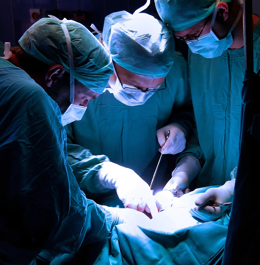 bigstock-Surgeons-See-more-in-my-portf-12370376.jpg