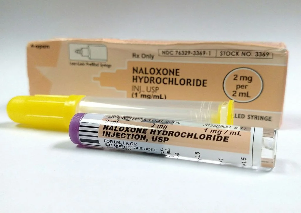 1024px-Naloxone_2_(cropped).jpg