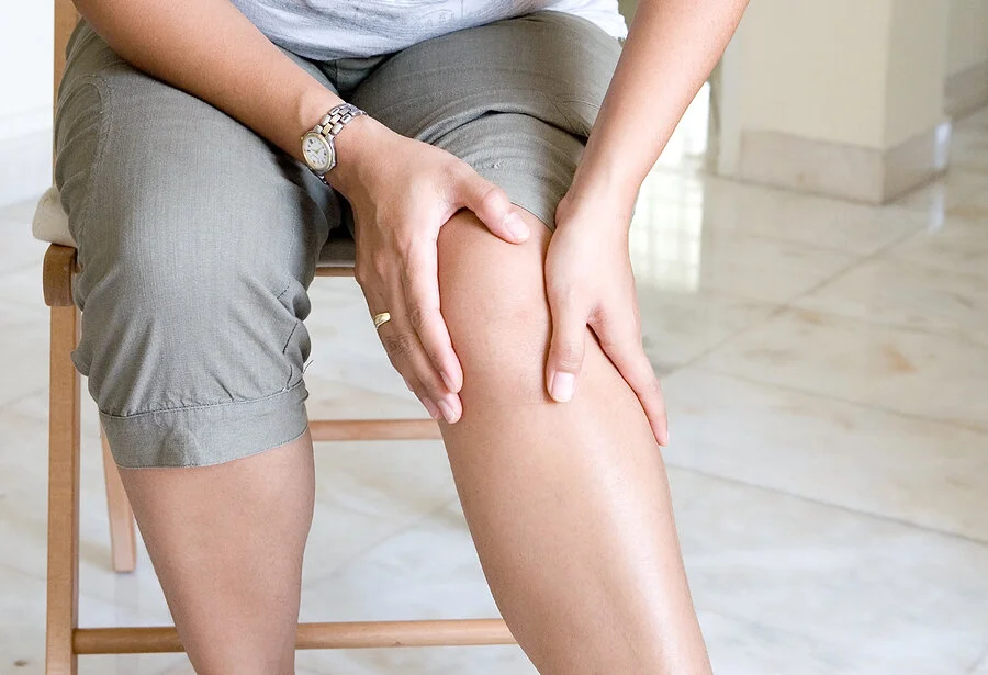 bigstock-Woman-suffering-from-pain-in-k-18060380.jpg