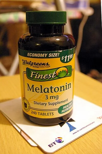 400px-Walgreens_Melatonin-2010-20-07.jpg