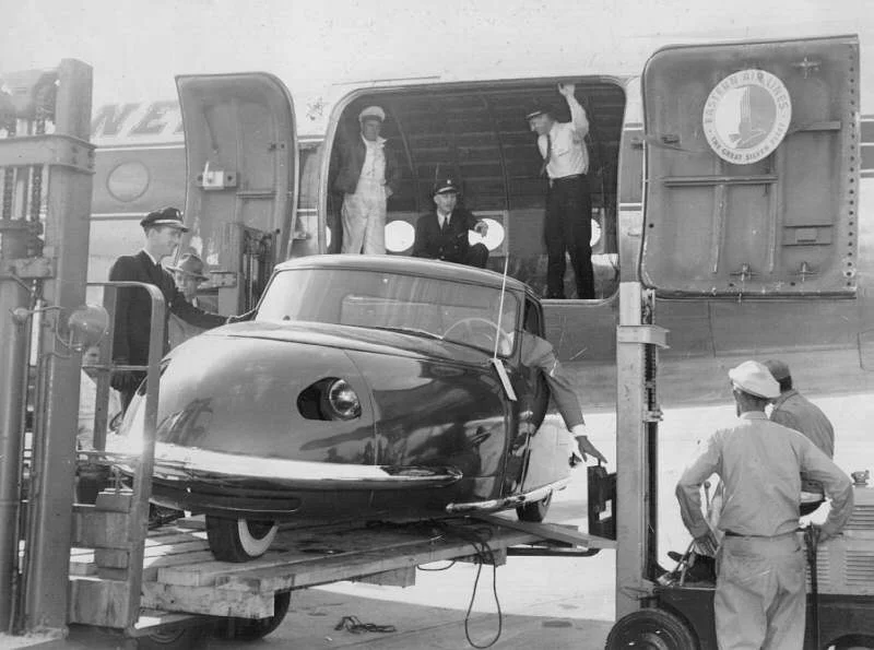 Davis 1948 loading on plane.jpg