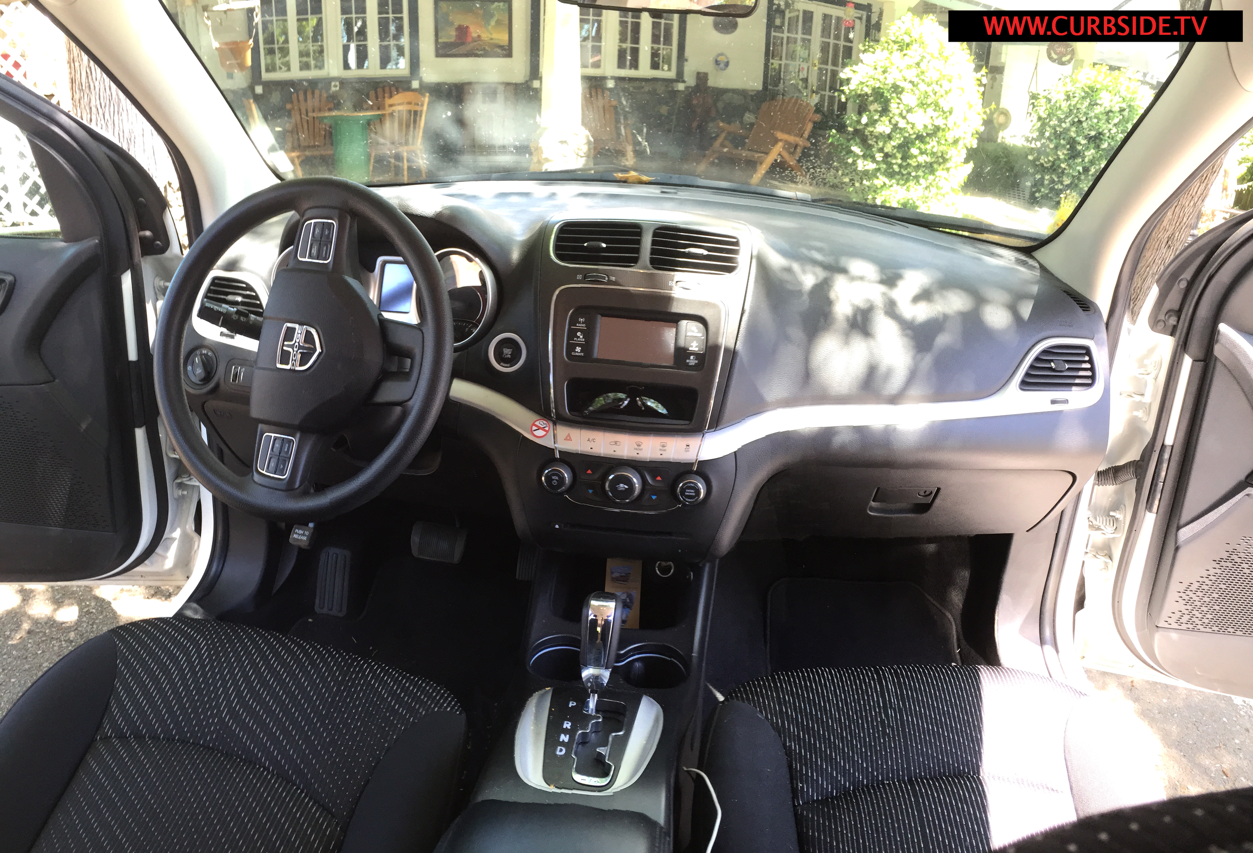 The instrument panel of the 2015 Dodge Journey.&nbsp;