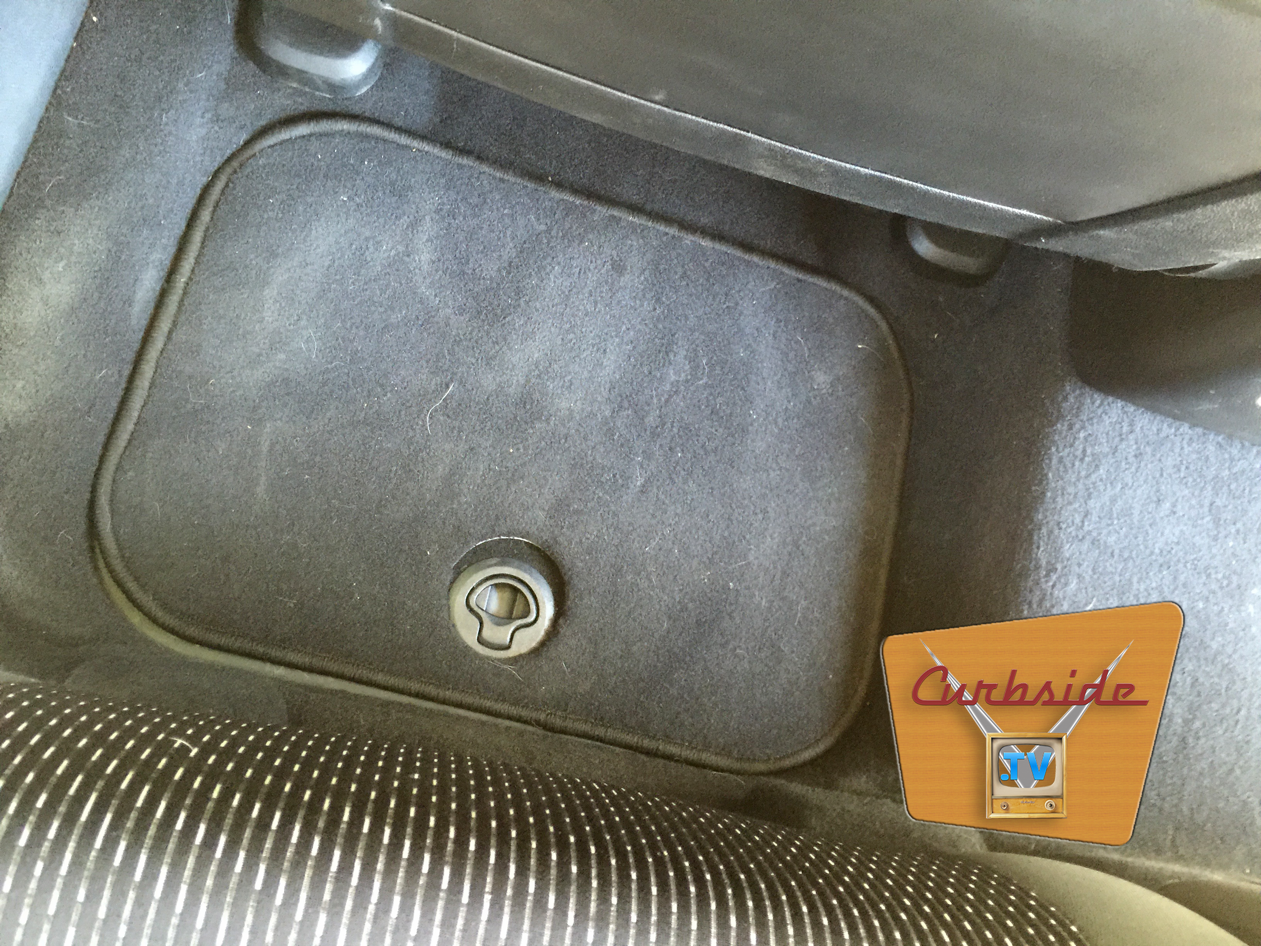 Dodge-Journey-Floor-Compartment-Closed.png