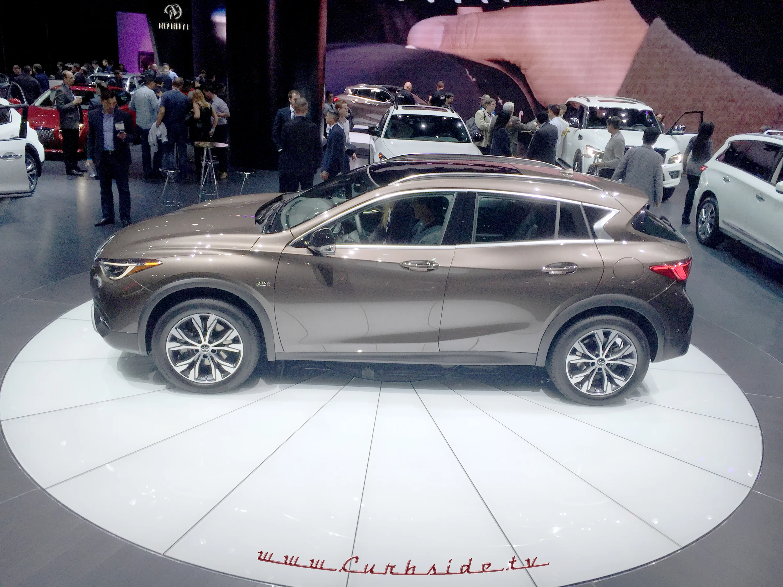 Infiniti QX30