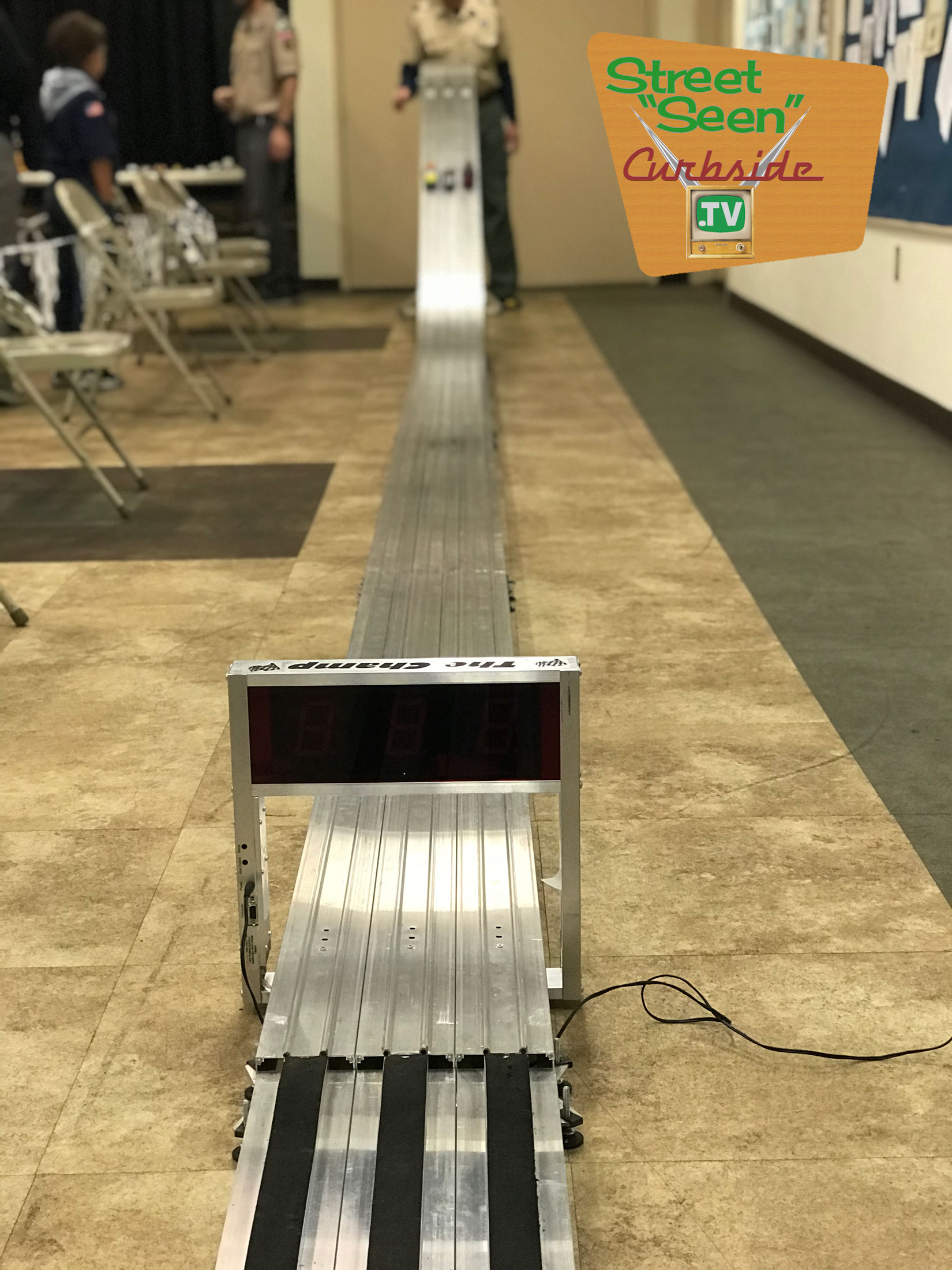 Pinewood-Derby-track-with-cars-starting.jpg