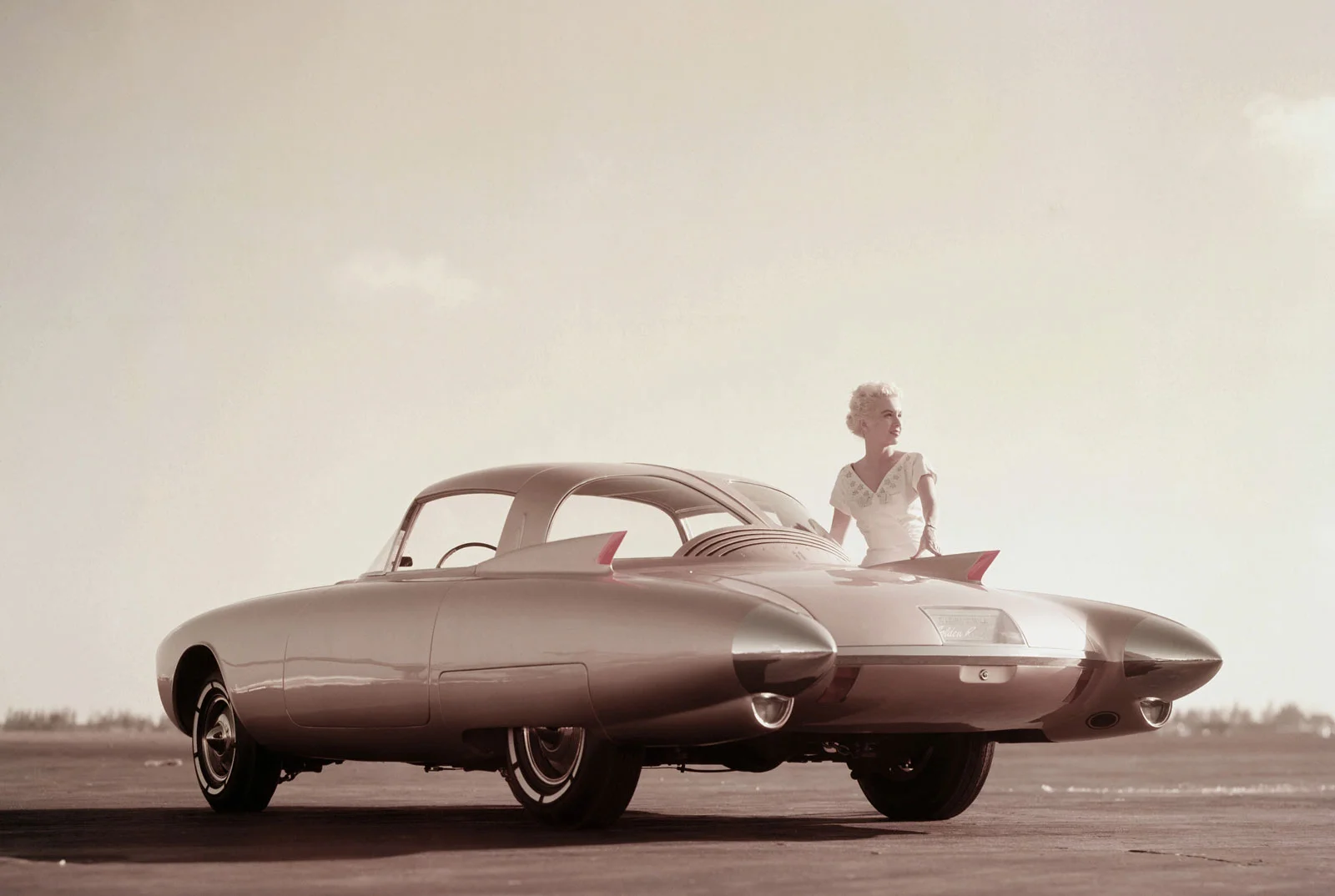1956-Oldsmobile-Golden-Rocket-Concept.jpg