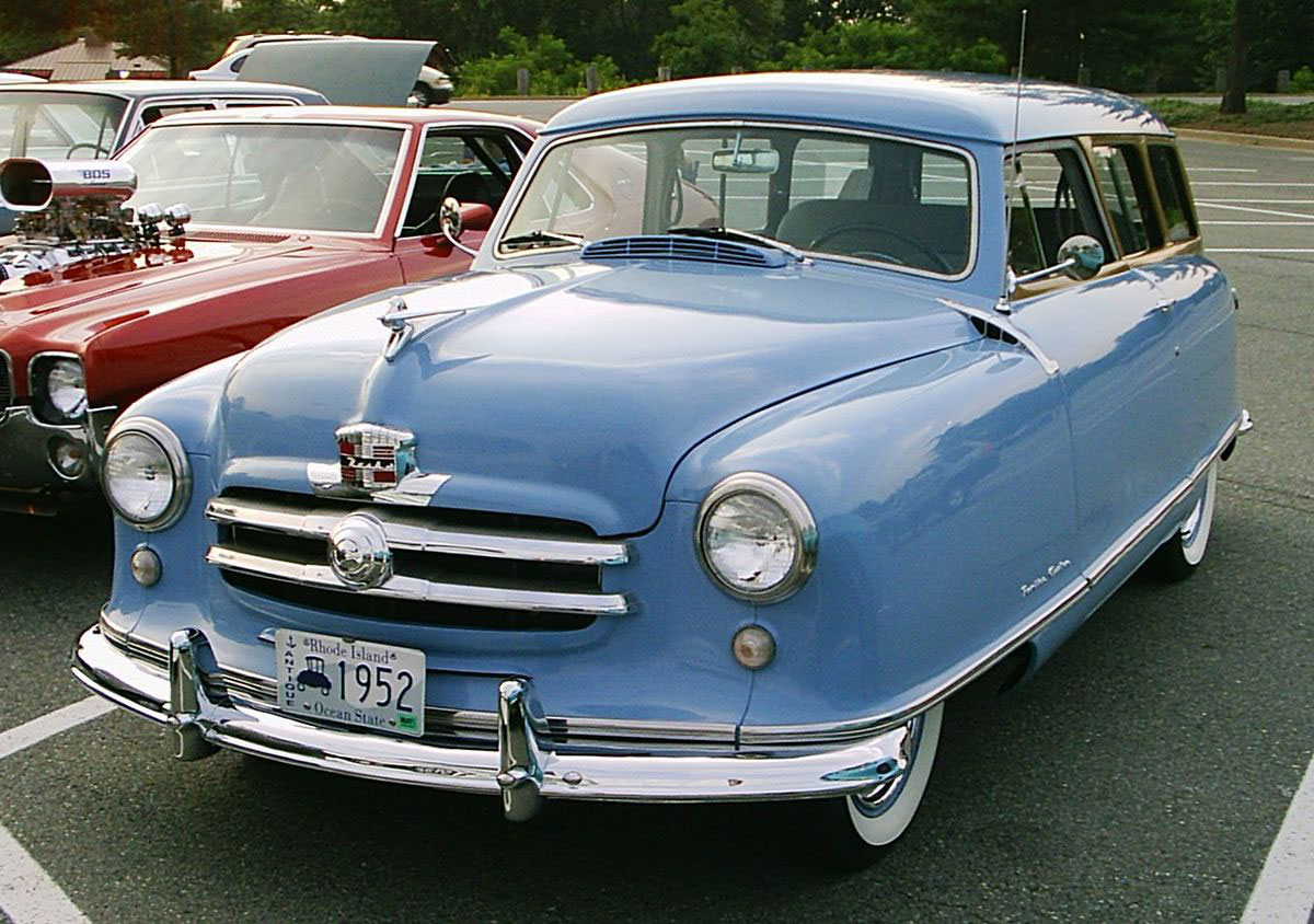1200px-1952_Nash_Rambler_blue_wagon_front.jpg