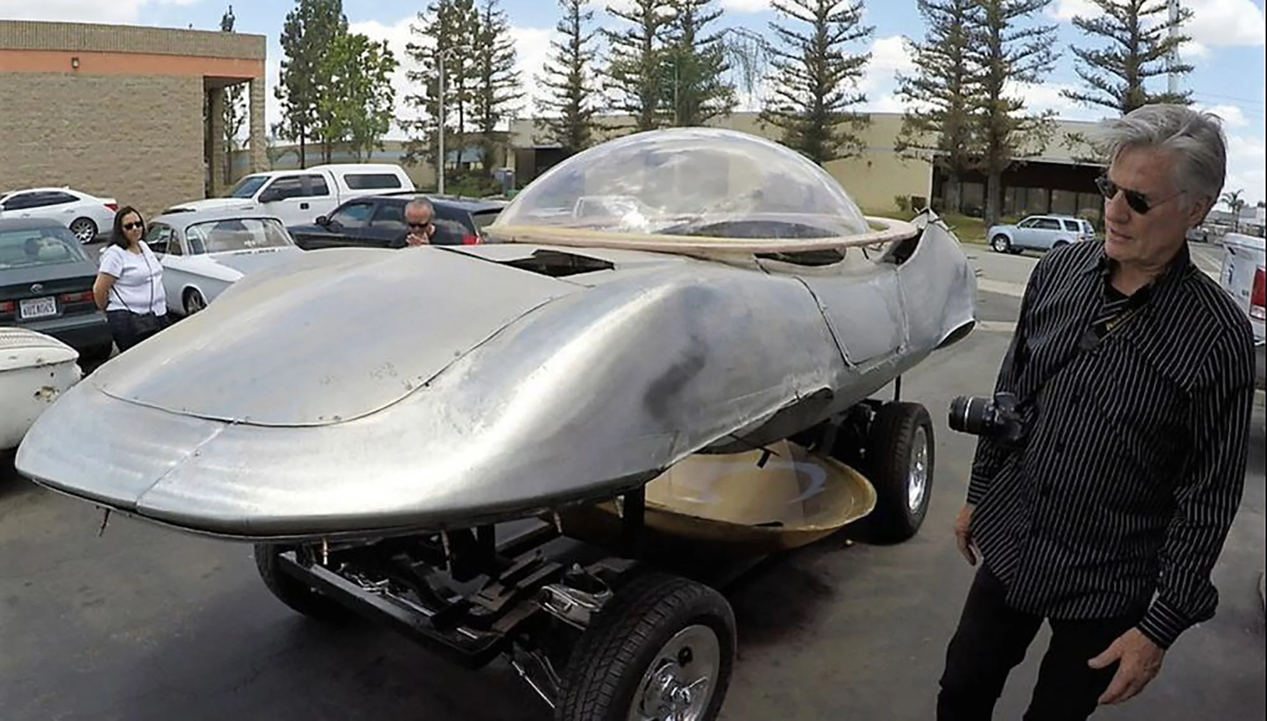  Famed customizer Bill Cushenberry worked with the likes of George Barris, even helping to shape the famed 1960s Batmobile. He was a true design artist himself whose groundbreaking work included the car that got away, the Space Coupe. 50 years after 