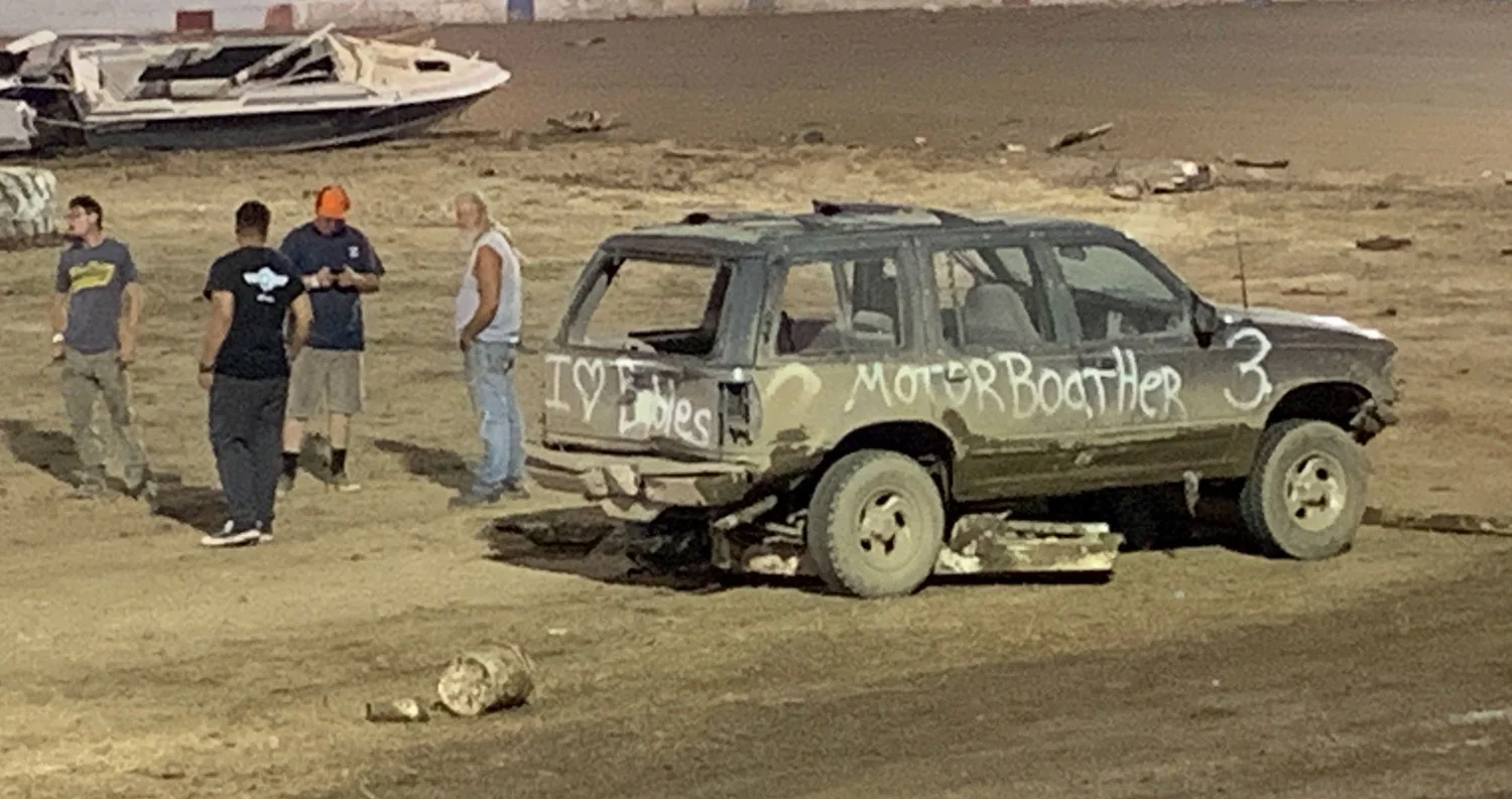 Boat race entry in Lakeport