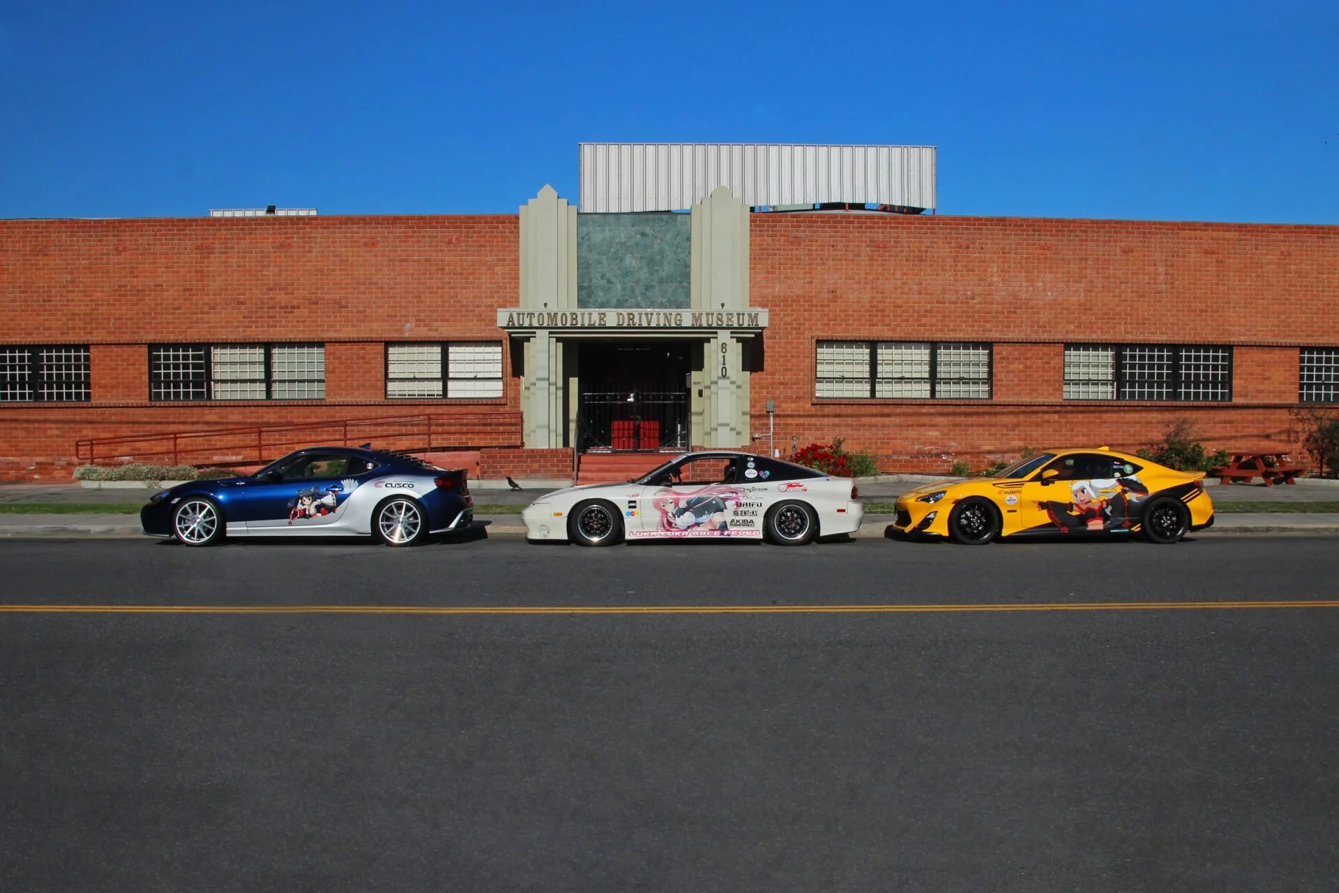 Itasha-cars-in-front-of-museum-1920x1280.jpg