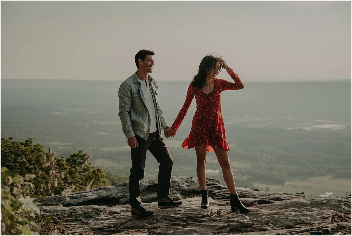 couple holding hands overlooking chattanooga hills