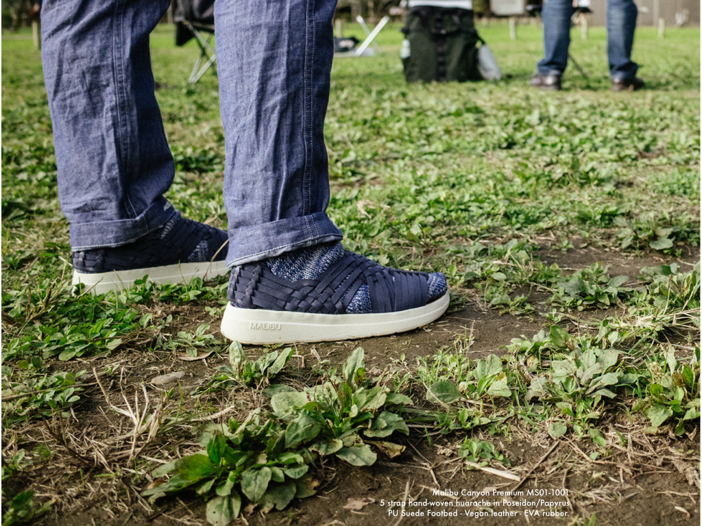 Canyon-Premium_Lifestyle-Navy.jpeg