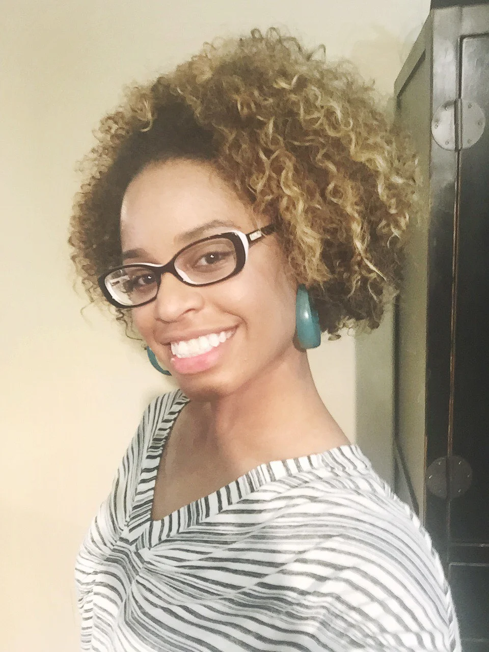 Image of hair prior to using the Devacurl SuperCream Coconut Curl Styler from the Curl Connoisseur Blog