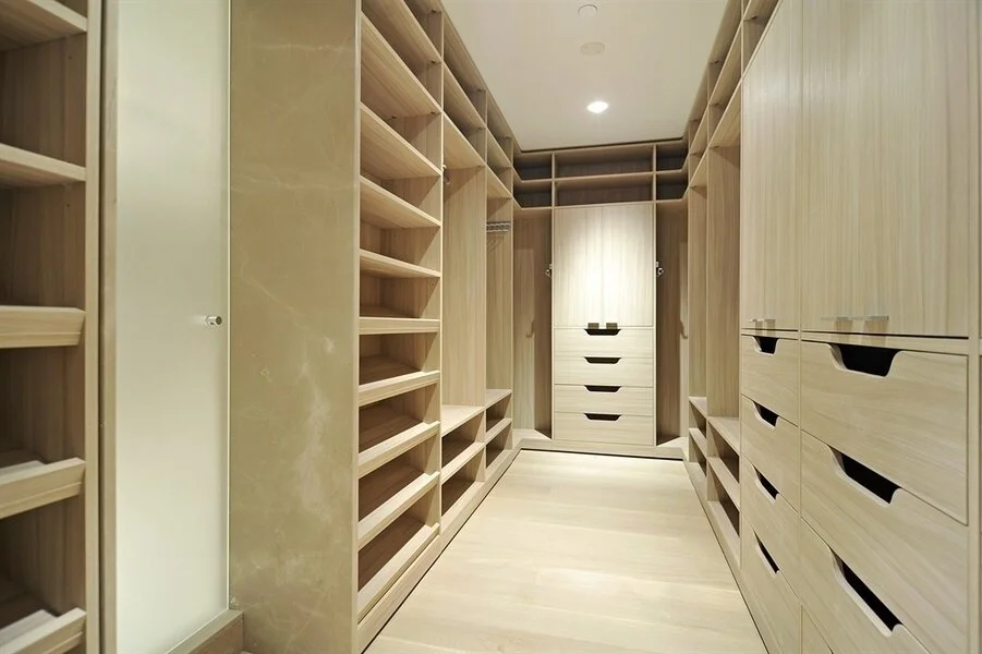 Walk-in with Inset Scoop Faces - Mocha.jpg