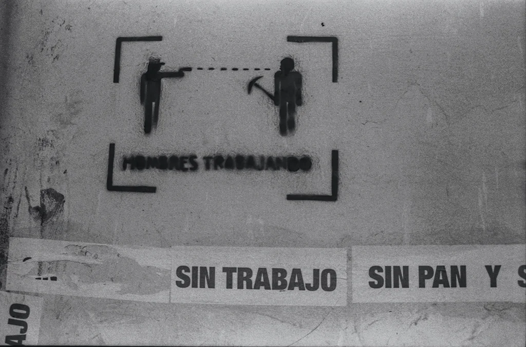 02_MARIAGUERBEROF_BUENOS AIRES UNDER SIEGE_©MARIAGUERBEROF_02 .jpg