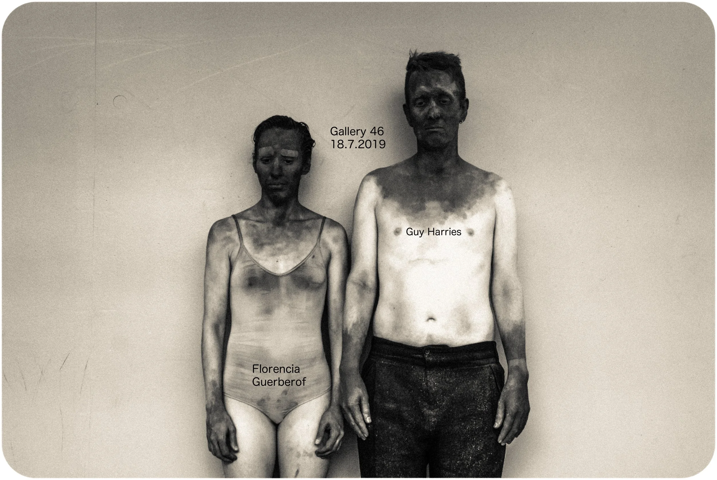 frontal los dos con font.jpg