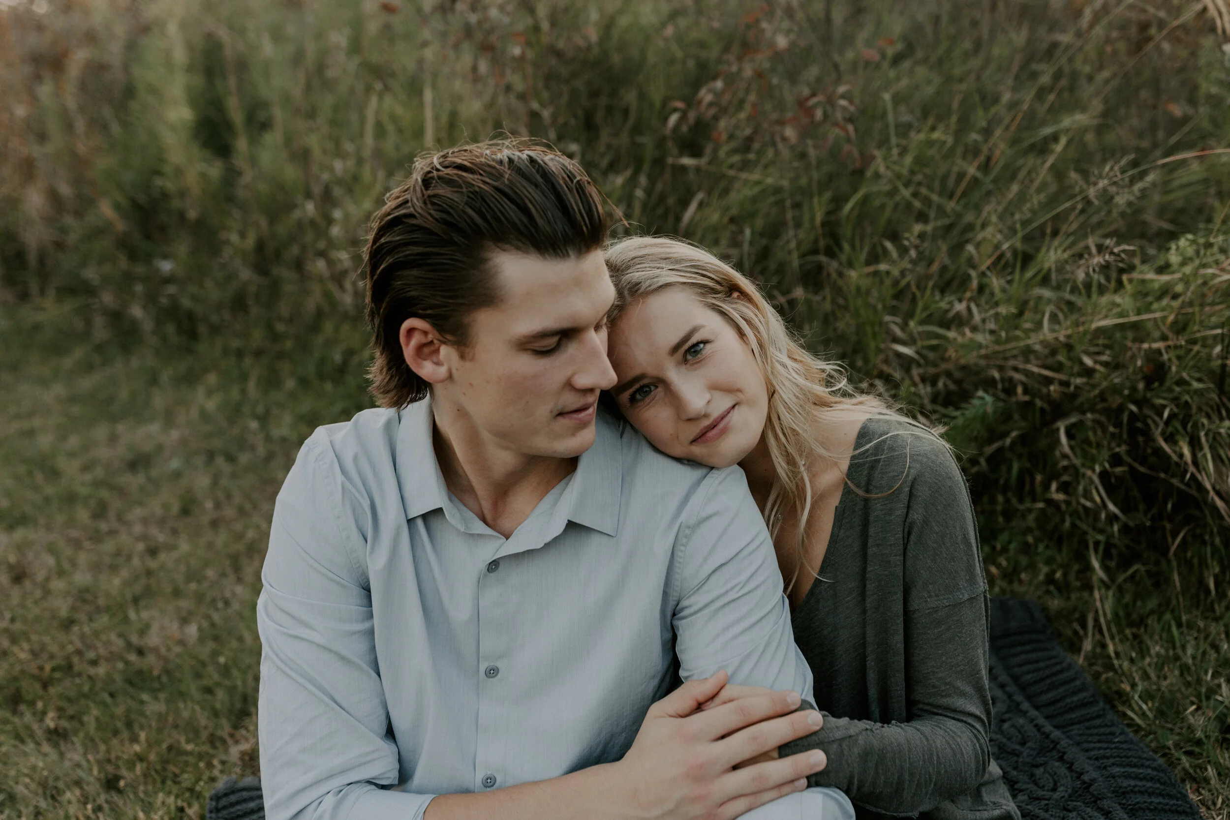 Hyland-Hills-Bloomington-Engagement-16.jpg