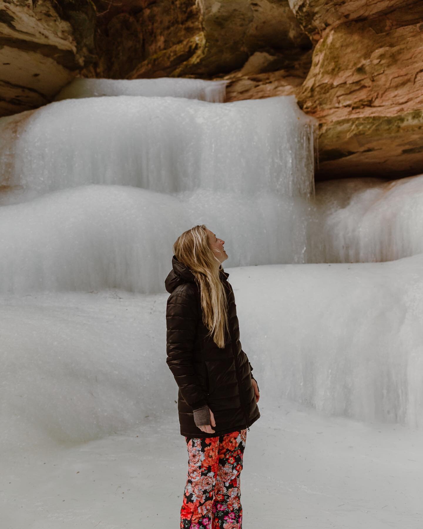 This weekends shenanigans 🧊 exploring ice caves along Lake Superior!