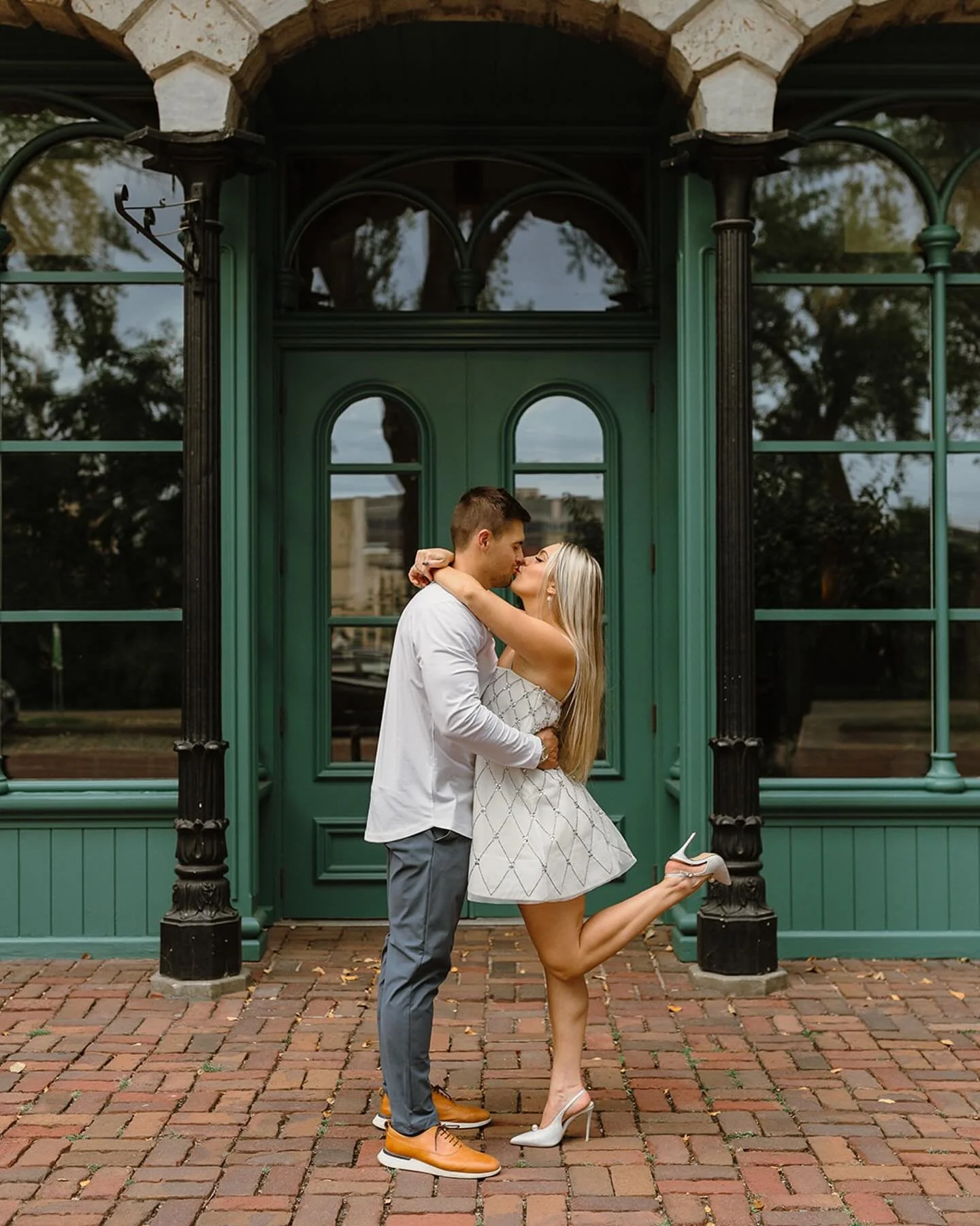 Last weekend at my favorite St Anthony Main photo spots with Paige + Nick 🏙️ 🤍

#minneapolisweddingphotographer #minneapoliswedding #minneapolisphotographer #minnesotaweddingphotographer #mnweddingphotographer #mnwedding #engagement #engaged #engag