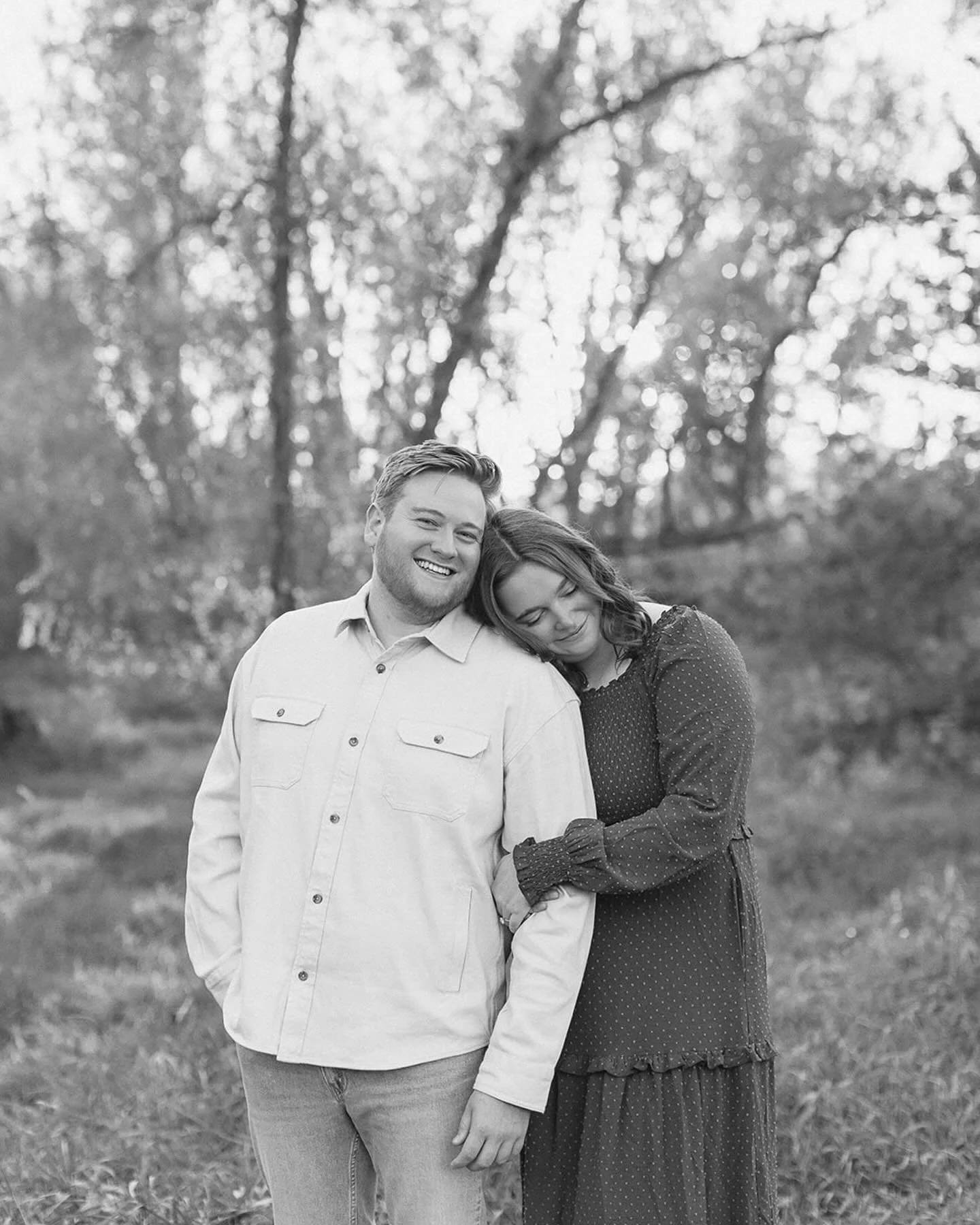 When the weather’s nice, the vibes are high, and it’s the perfect amount of fall color 🍃 🍁 🍂
#minneapolisweddingphotographer #minneapolisphotographer #minneapolisengagement #minnesotaengagement #mnengagement #mnengagementphotographer