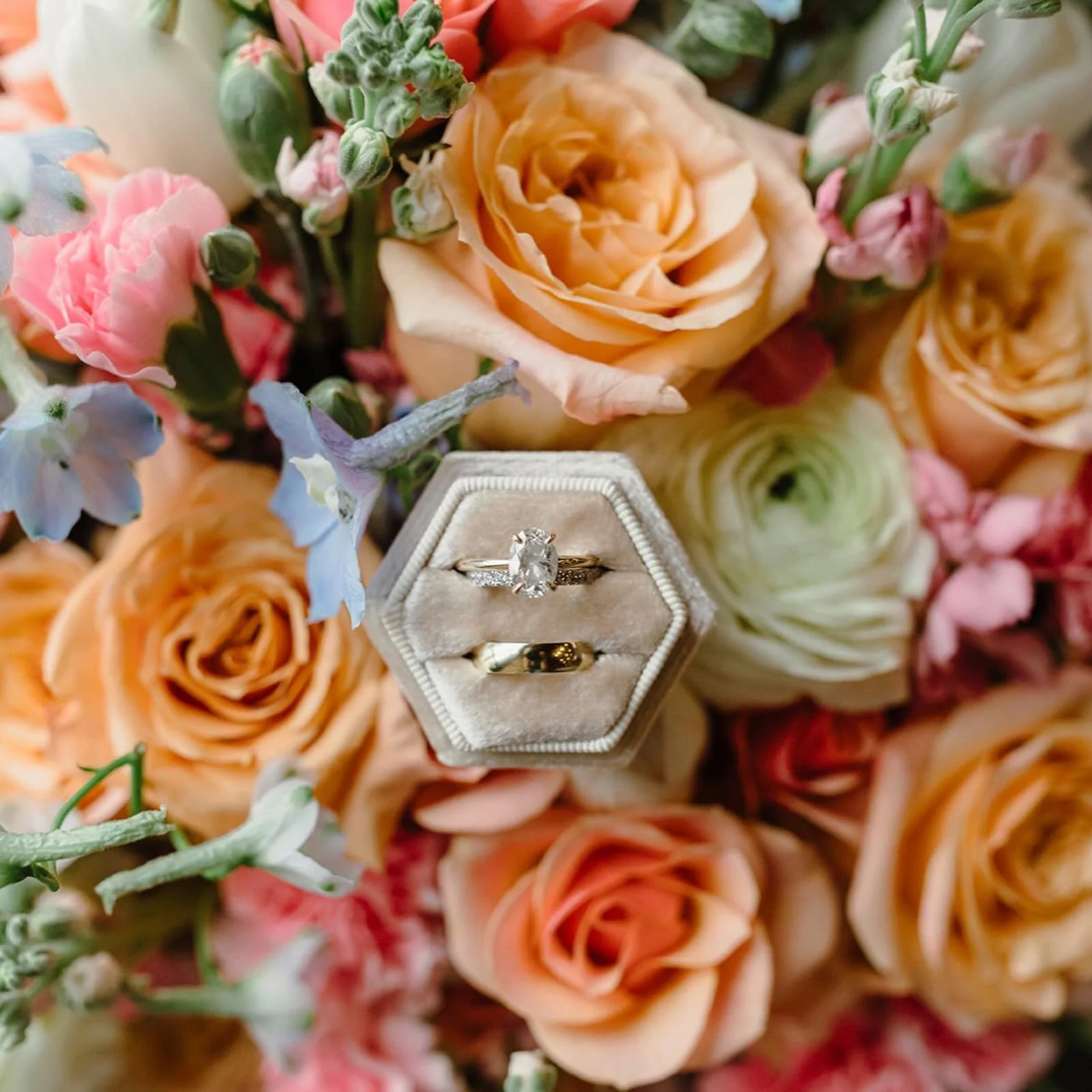 Spring bouquet inspo to kick off your weekend 💕