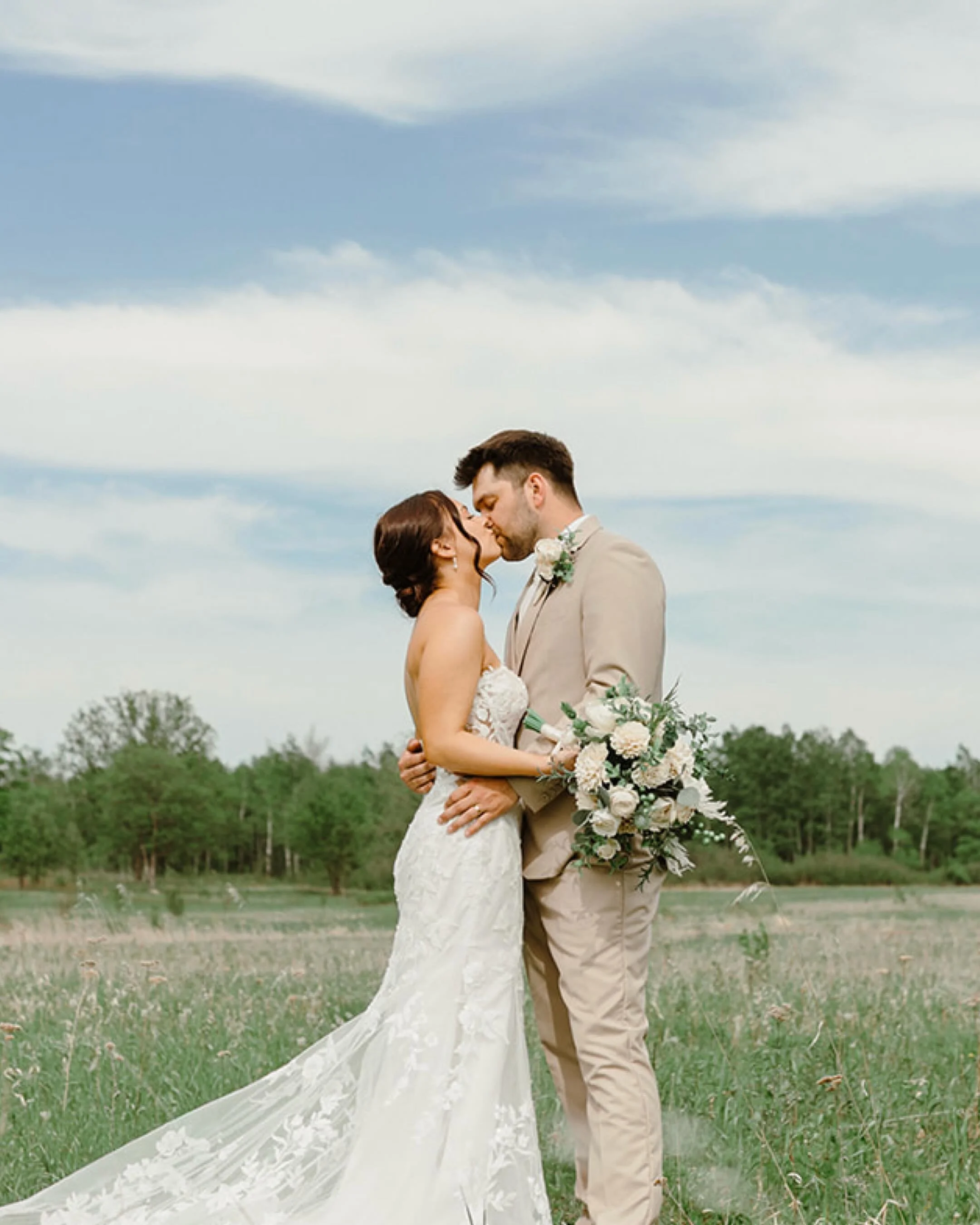 Got away from the city last weekend to shoot a wedding  @littlelazylodge 🌲 congrats to @addisonjosephson and @adamjosephson !
#minnesotaweddingphotographer #minnesotawedding #mnwedding