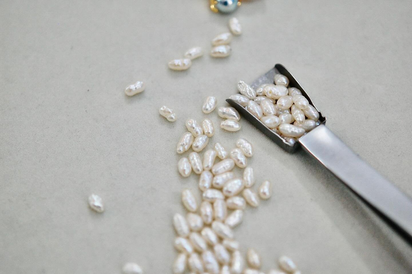 He called them baroque. I called them keshi. A much more natural pearls form, collectors value these natural pearls more because of their rarity and difficultly to obtain. They have excellent luster and unique shapes. #charltonandlola #finejewelry #n