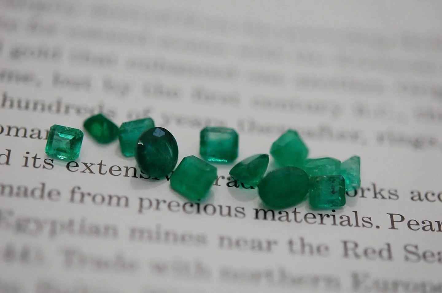 Emerald green, good things, and a little bit of luck. 🍀 Happy St. Patrick&rsquo;s Day 2026.
&bull;
&bull;
&bull;
#charltonandlola #finejeweler #finejewelrydesign #newyorkcity