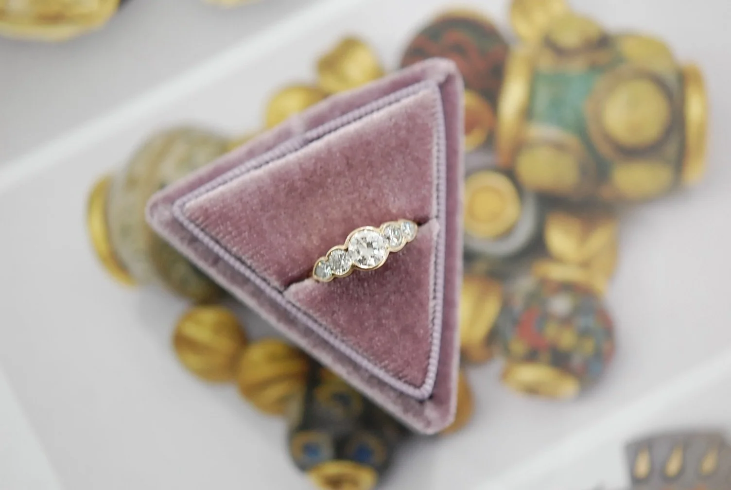 Once held by prongs. Now embraced by gold.

Inspired by the gentle curves of a cloud, we reimagined a traditional three-stone ring into something softer, quieter, and beautifully modern. The same diamonds. A new chapter.
&bull;
&bull;
&bull;
#charlto